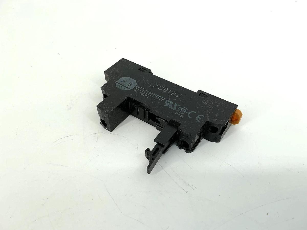 Used Lot of 5 Allen Bradley 700-HN121 Ser A Relay Socket 10A 250V