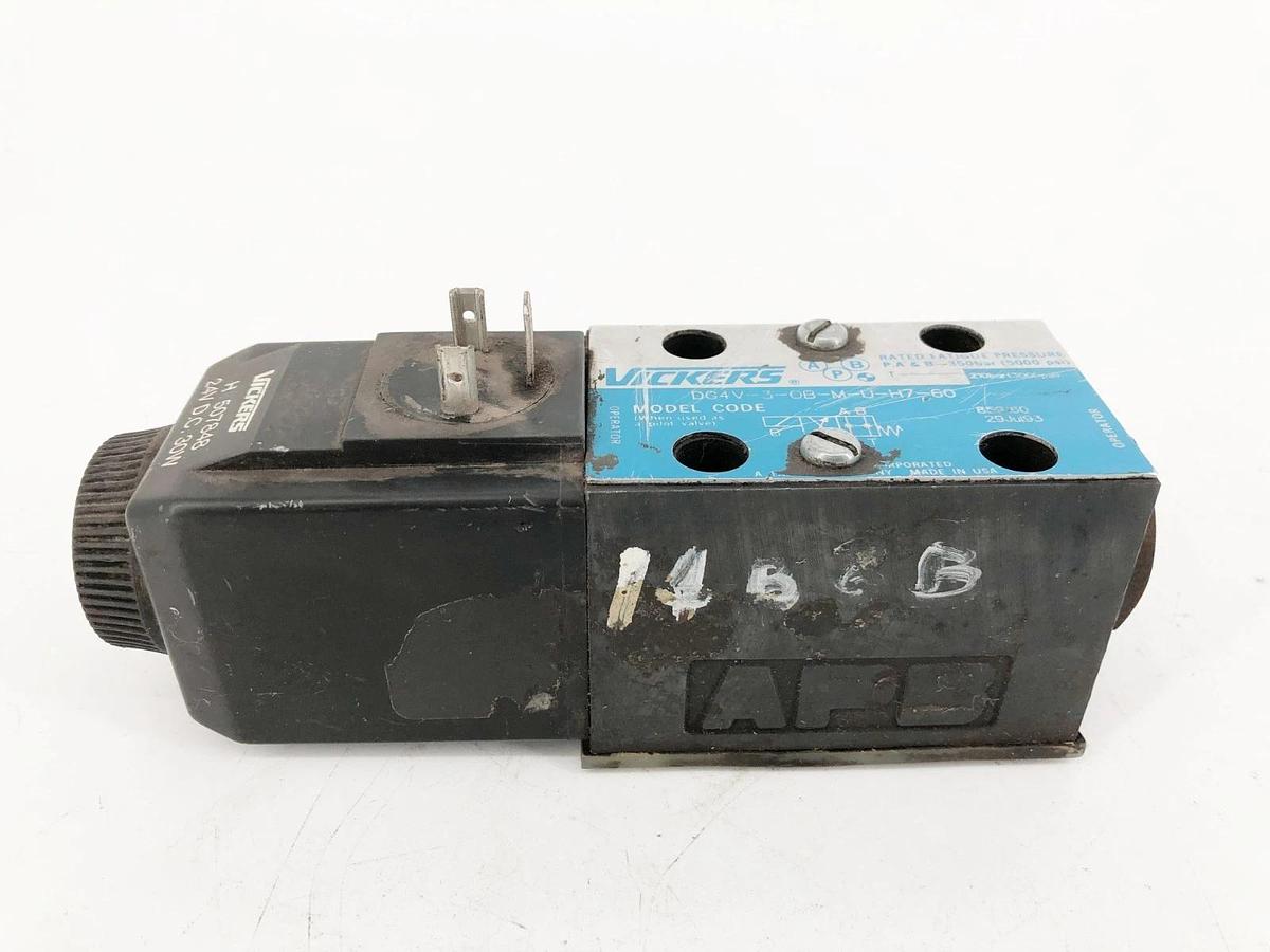 Used Vickers DG4V-3-0B-M-U-H7-60 Directional Control Valve 24VDC 859160