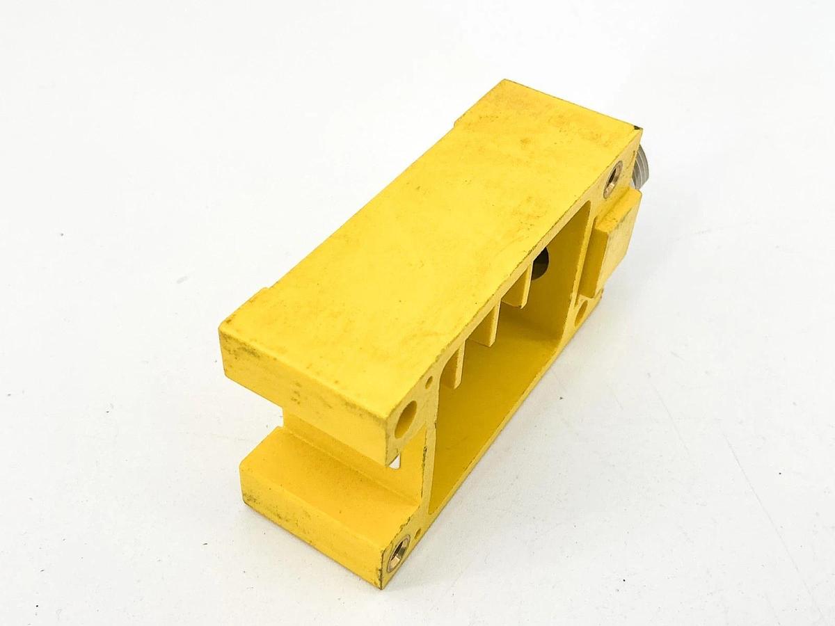 New Banner Engineering RWB4-35004 Wiring Block 4 Wire 35004 - No Box