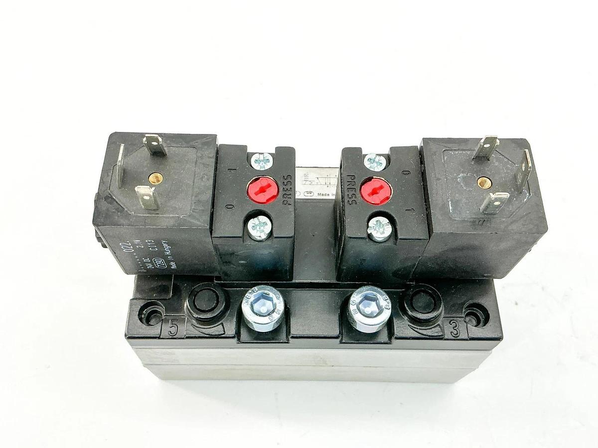 New Rexroth 5813290650 Solenoid Valve 4-Way 10Bar 24V - No Box