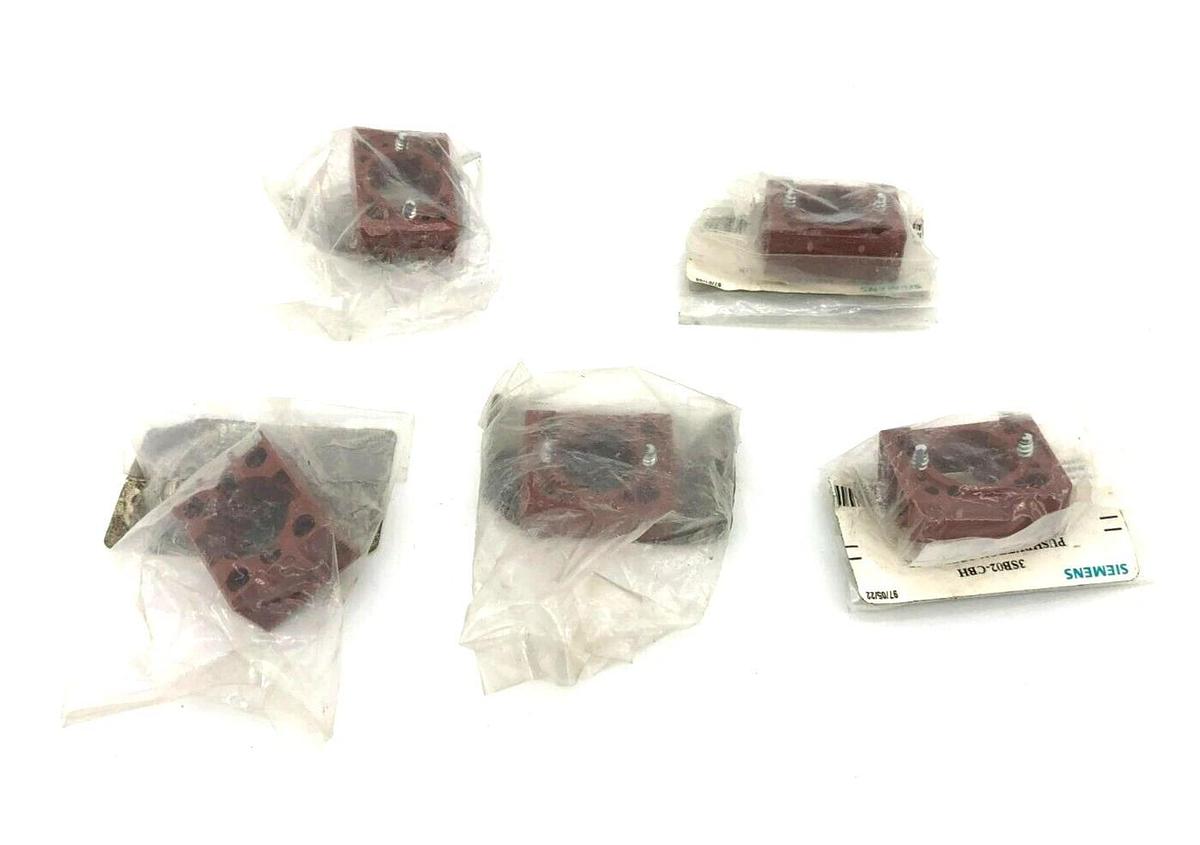 Lot of 5 New Siemens 3SB02-CBH Pushbutton Operator 3-Unit Holder