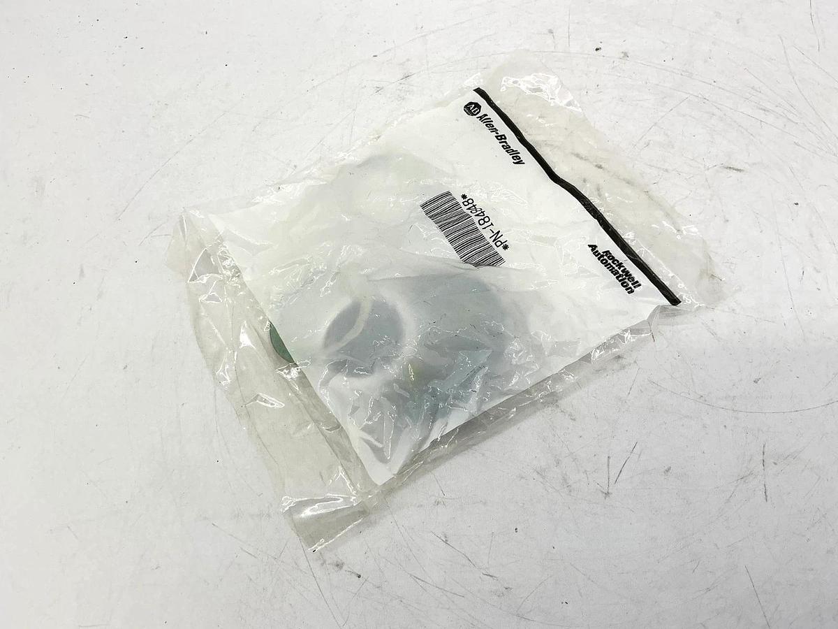 New Allen Bradley 800T-B2D2 Ser T Momentary Push Button 30mm Black 1NC
