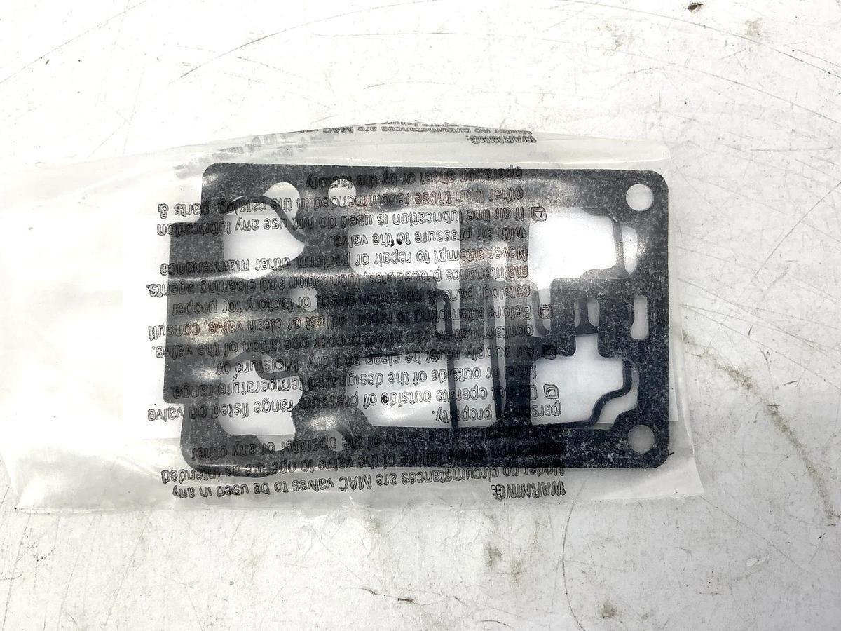 New MAC Valves 6211C-000-PM-112DA Solenoid Valve 4-Way 6.8Watts 150PSI 110/120V