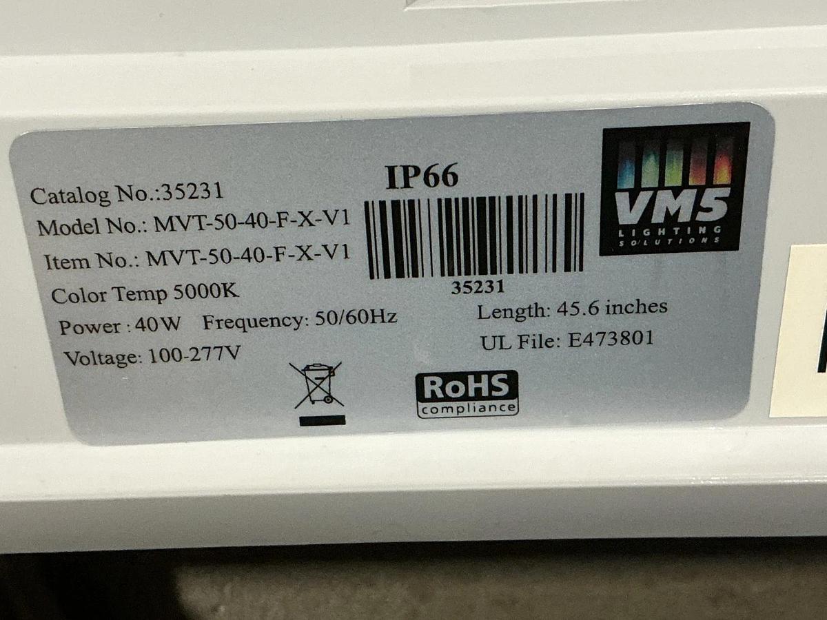 New VM5 MVT-50-40–F-X-V1 35231 Vapor Tight Lamp 40W 100-277V 45.6" 35231