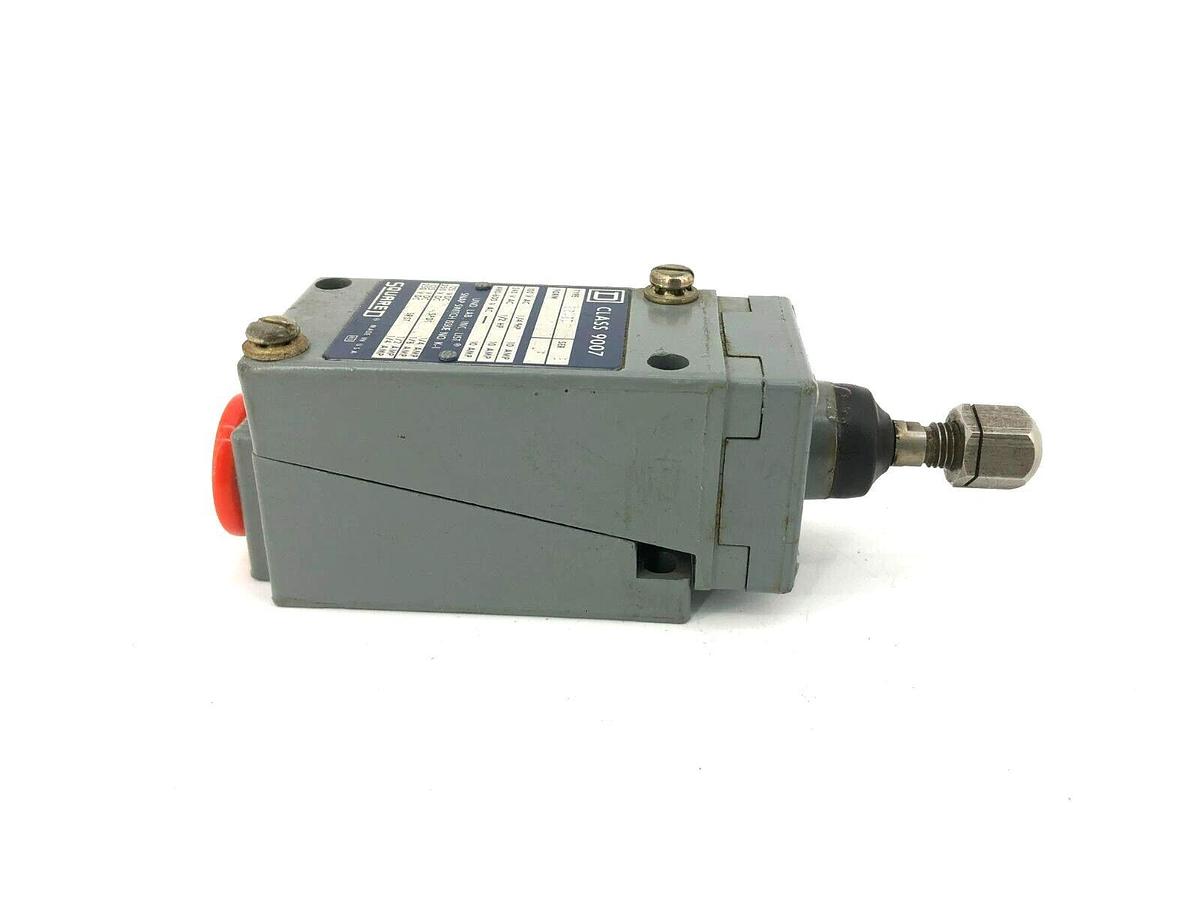 New Square D 9007-B54ED Heavy Duty Limit Switch 480-600VAC 10A Series B