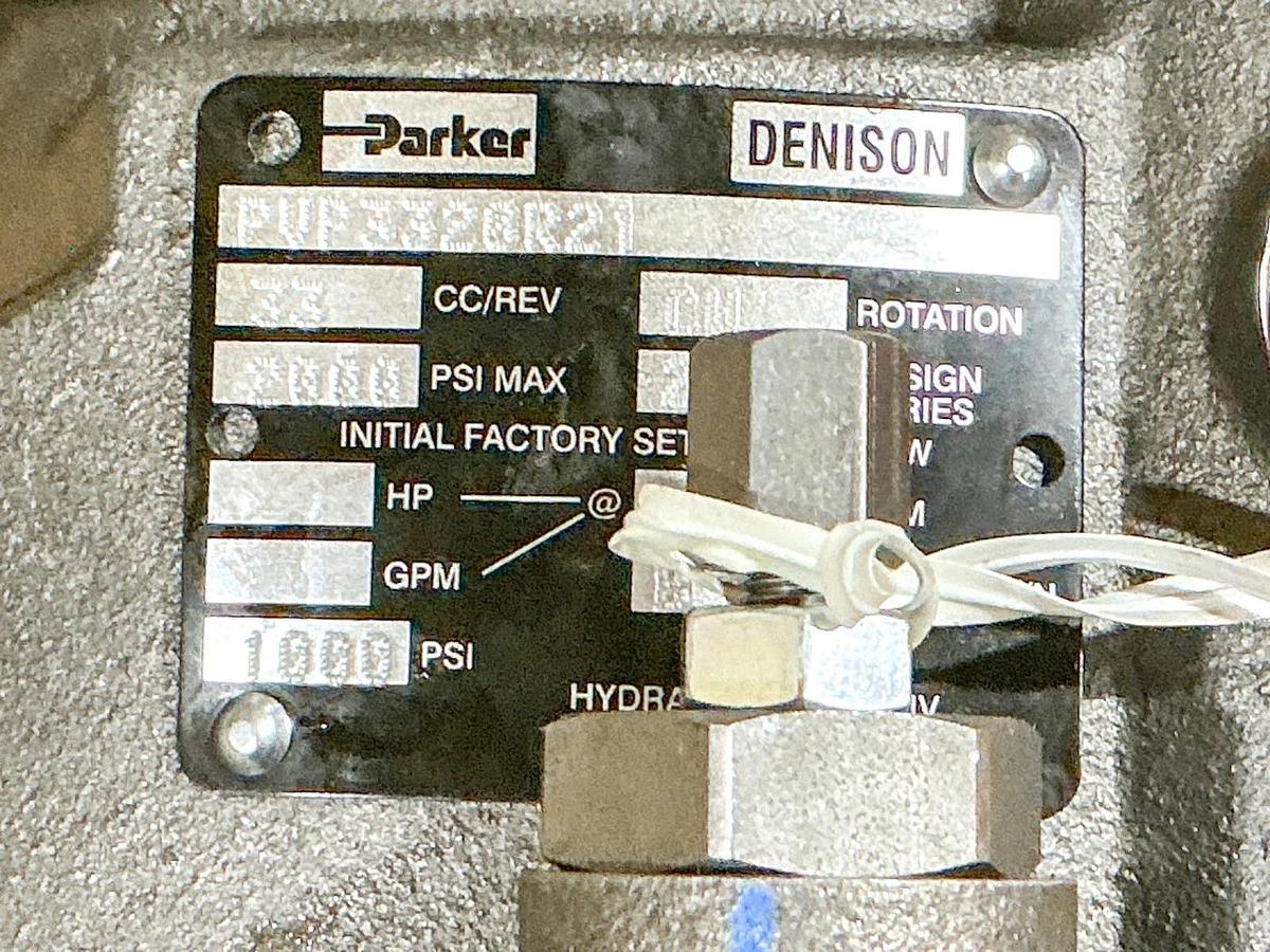 New Parker PVP3320R21 Hydraulic Pump 2000PSI CW Rotation 33 CC/Rev - No Box