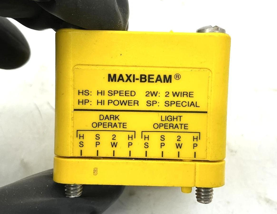 New Banner Engineering RSBELJ Photoelectric Sensor w/ Dust Cvr 41566 - No Box