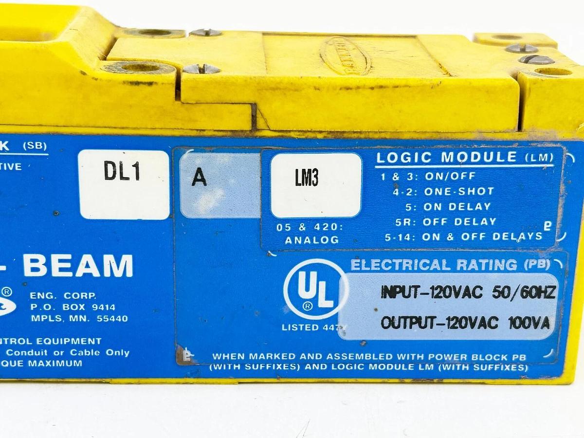 Used Banner Engineering DL1 Photoelectric Scanner Block 120Vac 100VA DL1-A-LM3