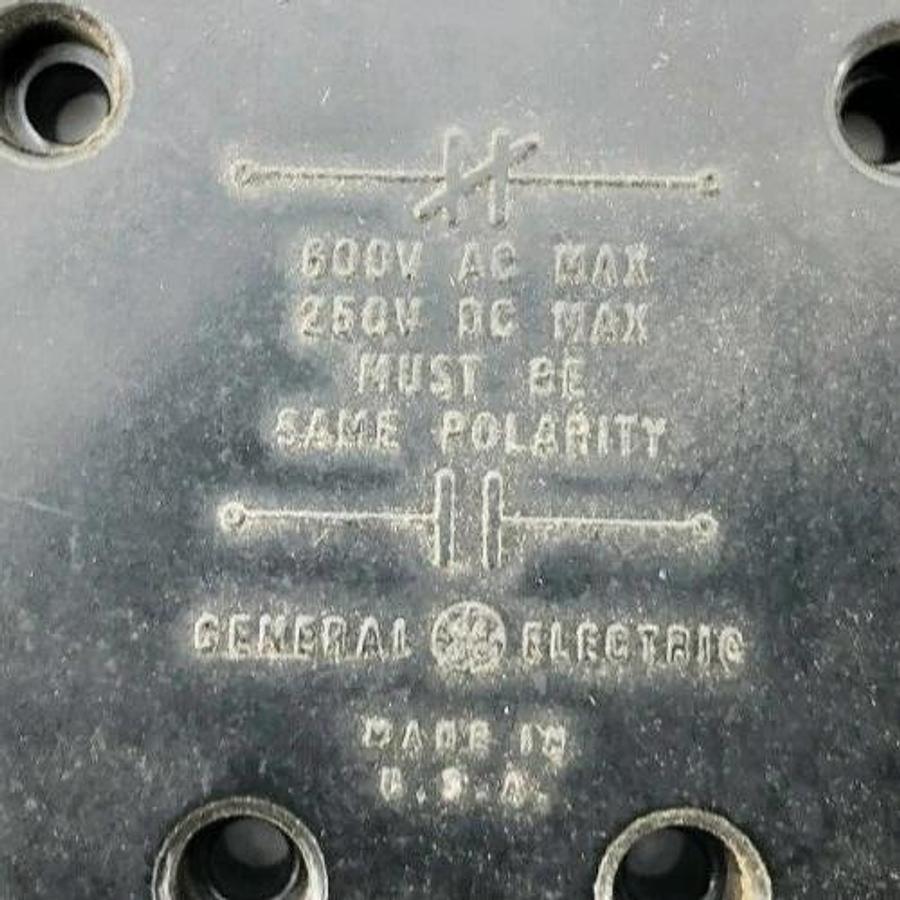 New GE General Electric CR305X200C Auxiliary Contact 600VAC 250VDC - No Box