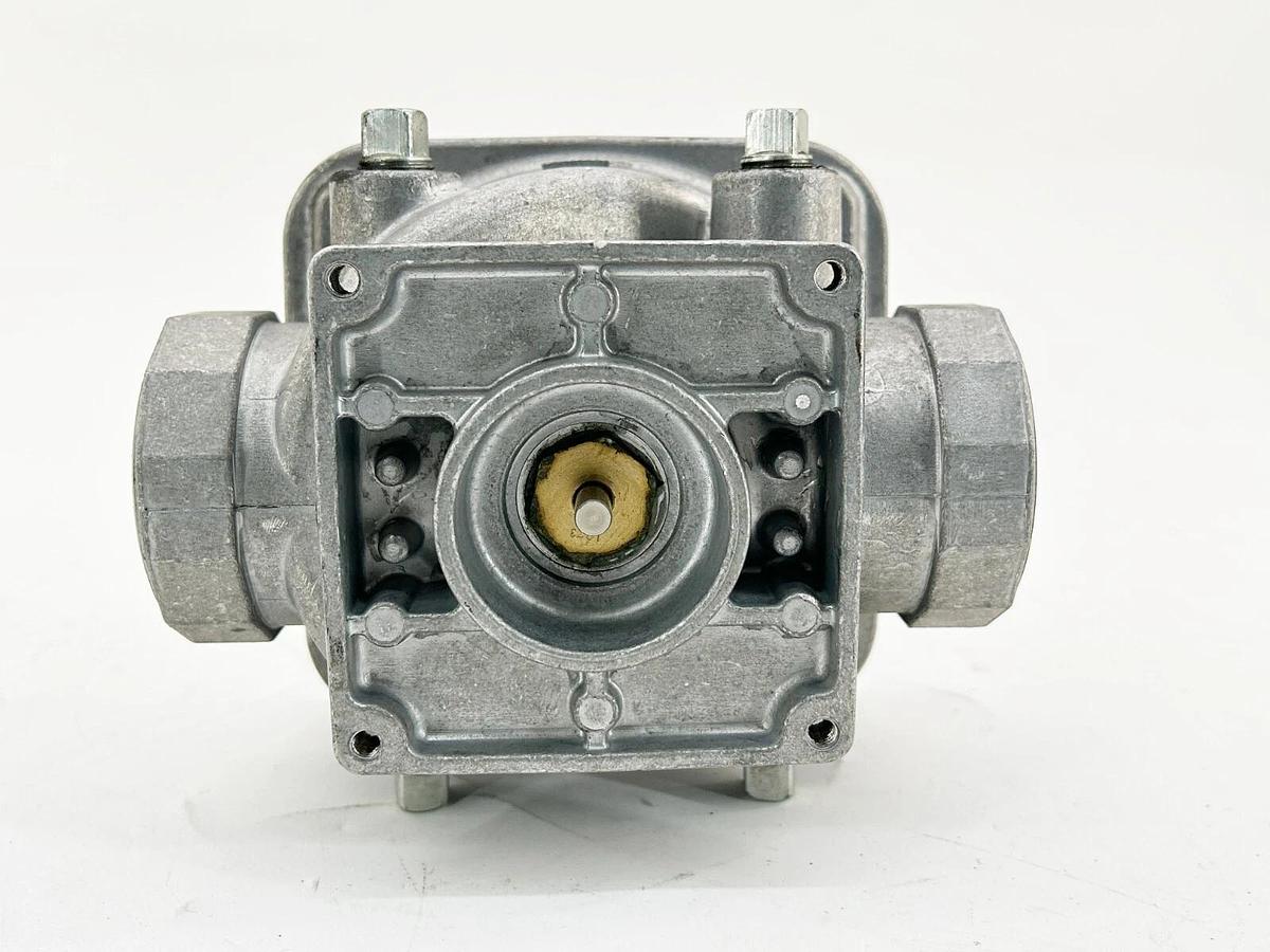 New Siemens VGG10.404U Gas Valve 1-1/2" 20PSI 1400MBAR