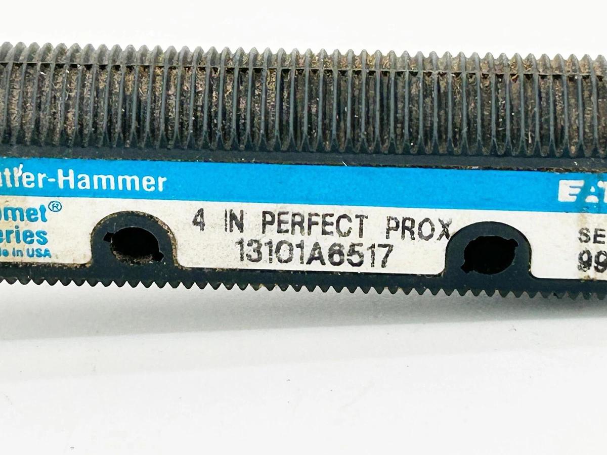 Used Cutler Hammer 13101A6517 Photoelectric Sensor 10-30V 250MA 100MM Sensing Range