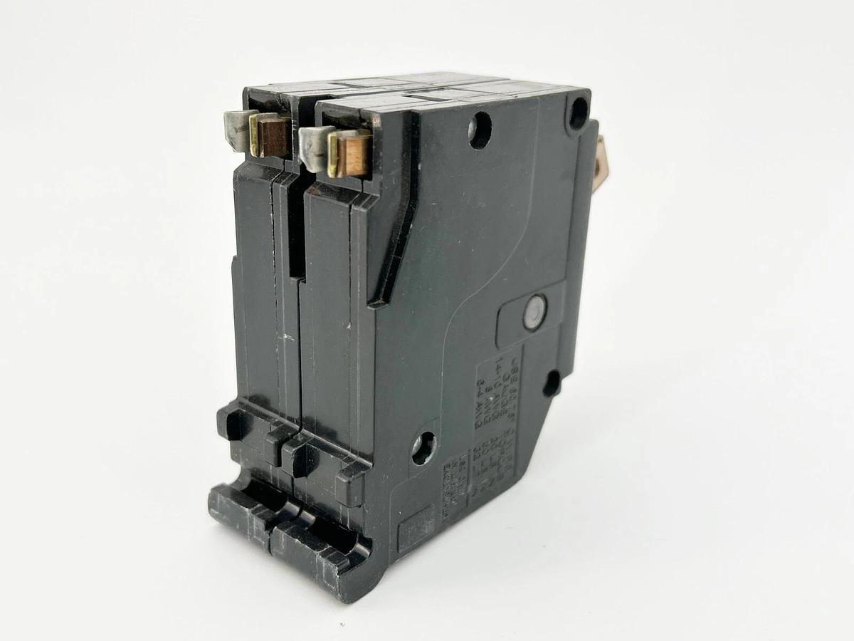 New Lot of 2 Cutler-Hammer CH220 Circuit Breaker 20A 2 Pole 240V Class STL