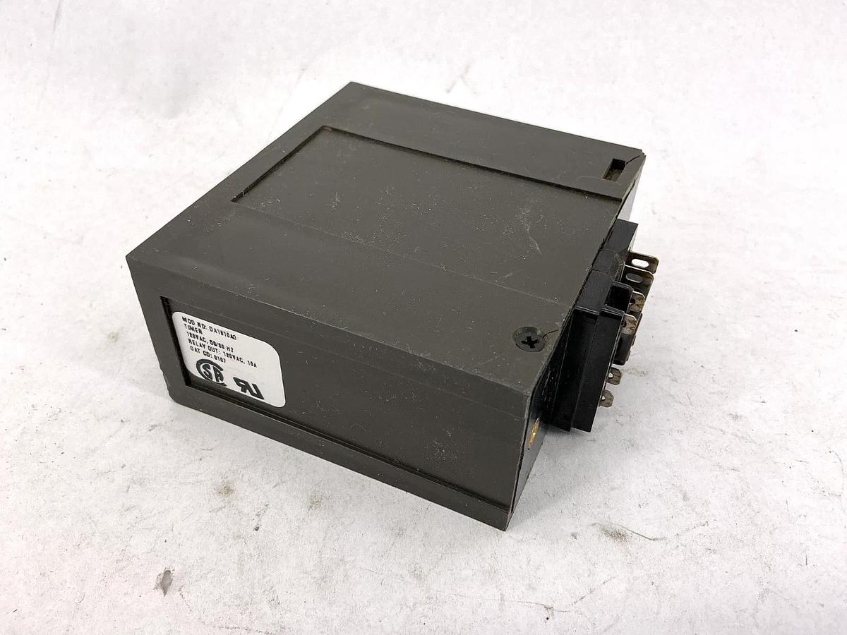 Used Eagle Signal DA1910A3 Repeat Cycle Timer 0.5sec-30min 8-Pin 120VAC 50/60HZ