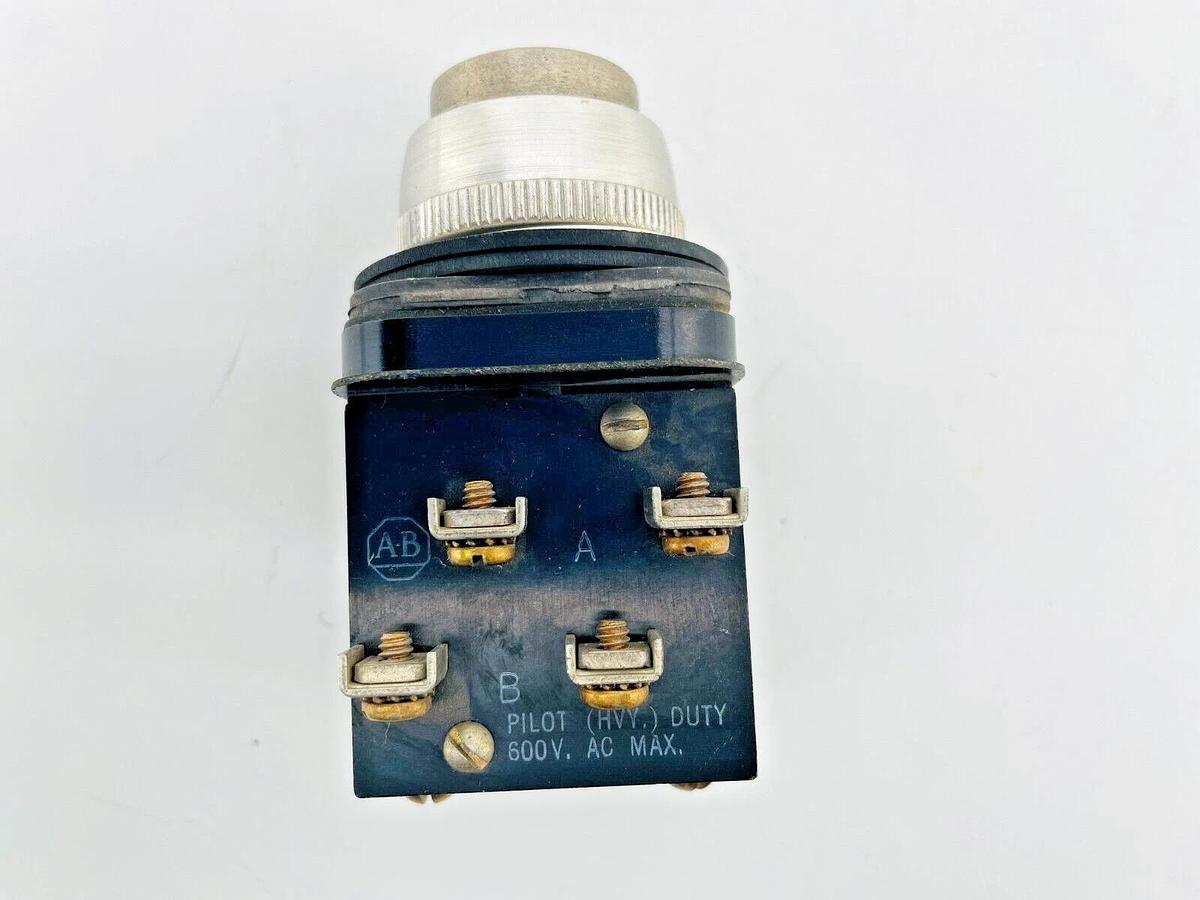 Used Allen Bradley 800T-E11B Cylinder Lock Pushbutton 2NO 2NC NO KEY