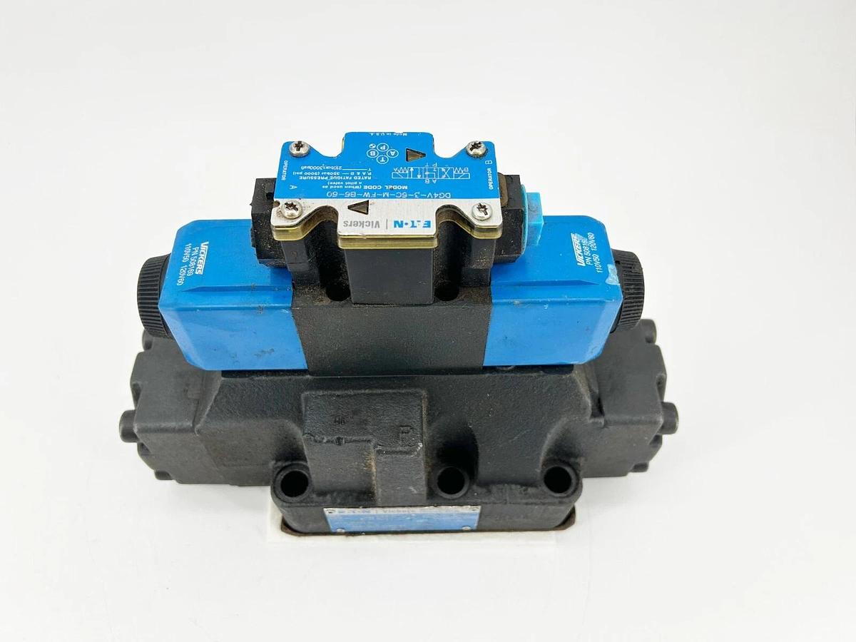New Eaton DG5V-8-H-6C-T-M-FW-B-10 Directional Control Valve 02-330476 - No Box