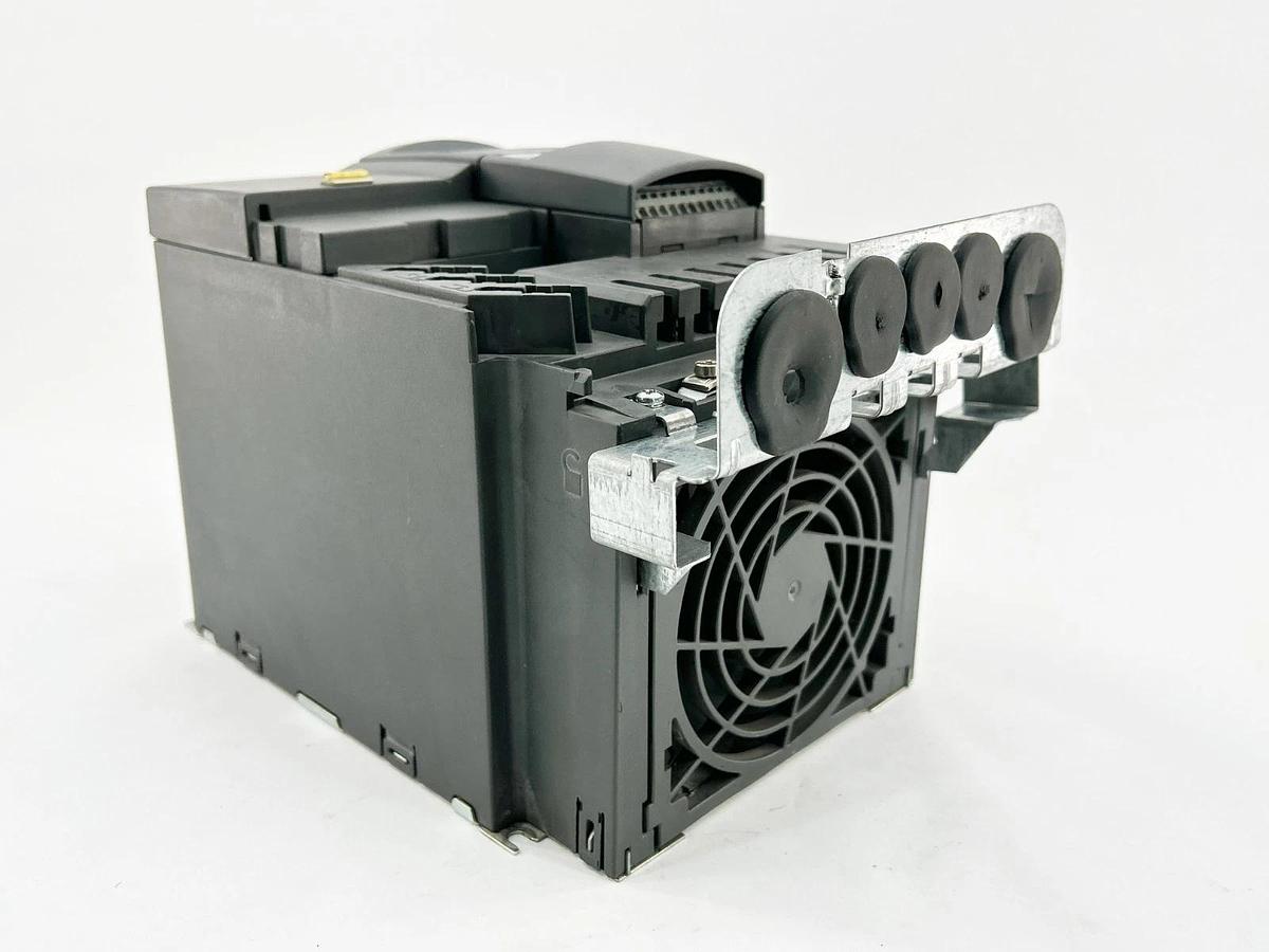 Used Siemens 6SE6440-2UE24-0CA1 AC Drive 440 5HP 6.1A 600V 2.2KW 63Hz - Missing Parts