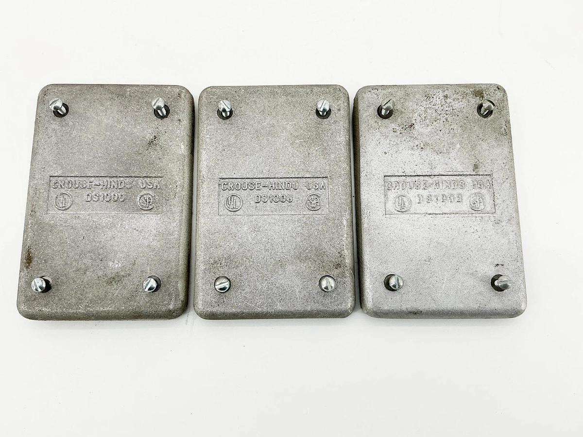 New Lot of 3 Crouse Hinds DS1000 Weatherproof Outlet Cover 0200982