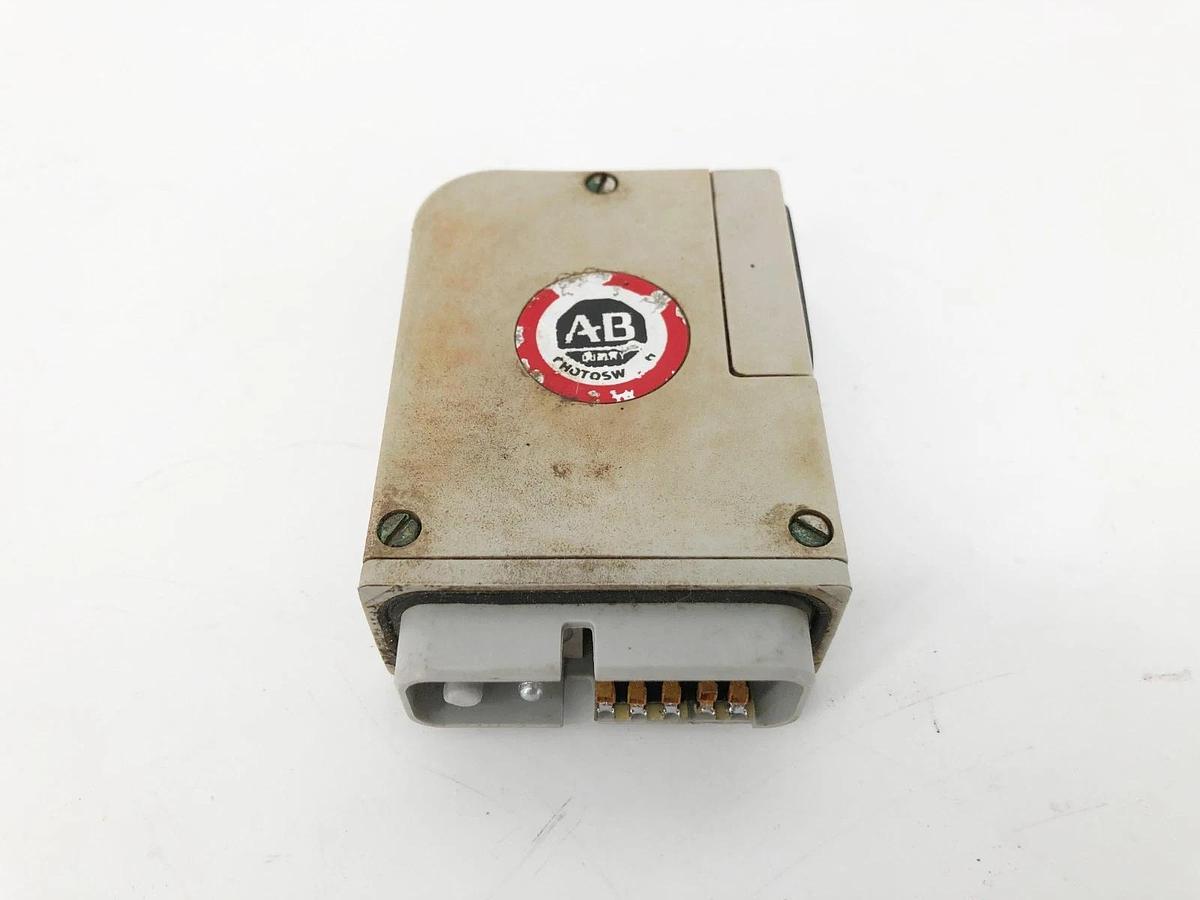 Used Allen Bradley 42LRC-5000 Retroreflective Diffuse Sensor Head (For Parts Only)