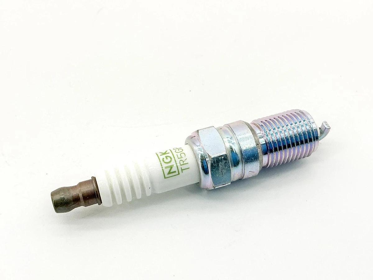 New Pack of 4 NGK TR5GP G-Power Spark Plug 3186
