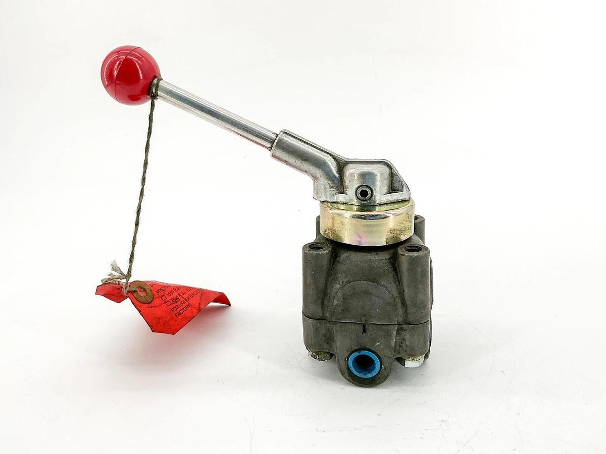 New Barksdale 8141R1H03-MC 2 Way Control Valve 2000PSI