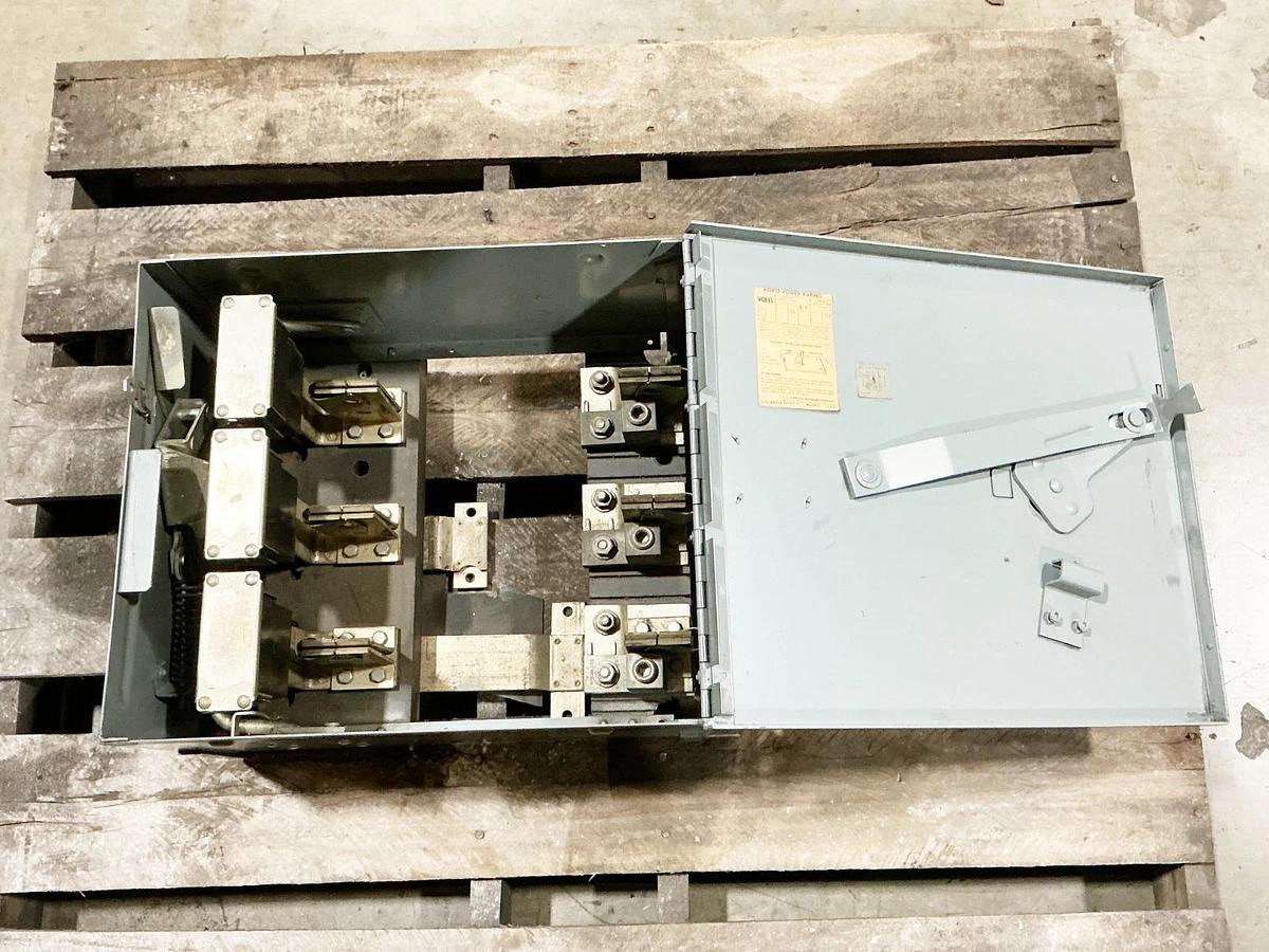 Used Siemens V7H3605 Panel Mount Switch 400A 3 Pole 100HP Max
