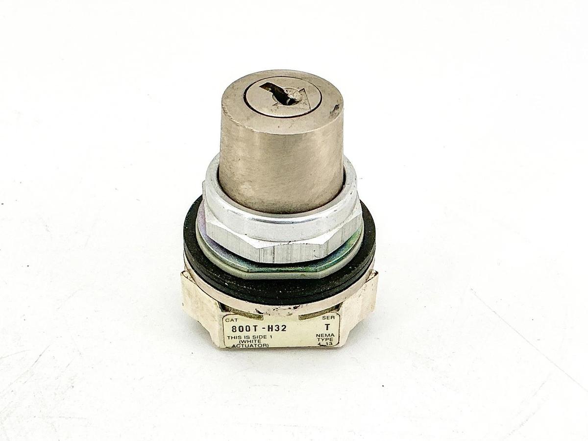 Used Allen Bradley 800T-H32 Keyed Selector Switch Ser T - Missing Key