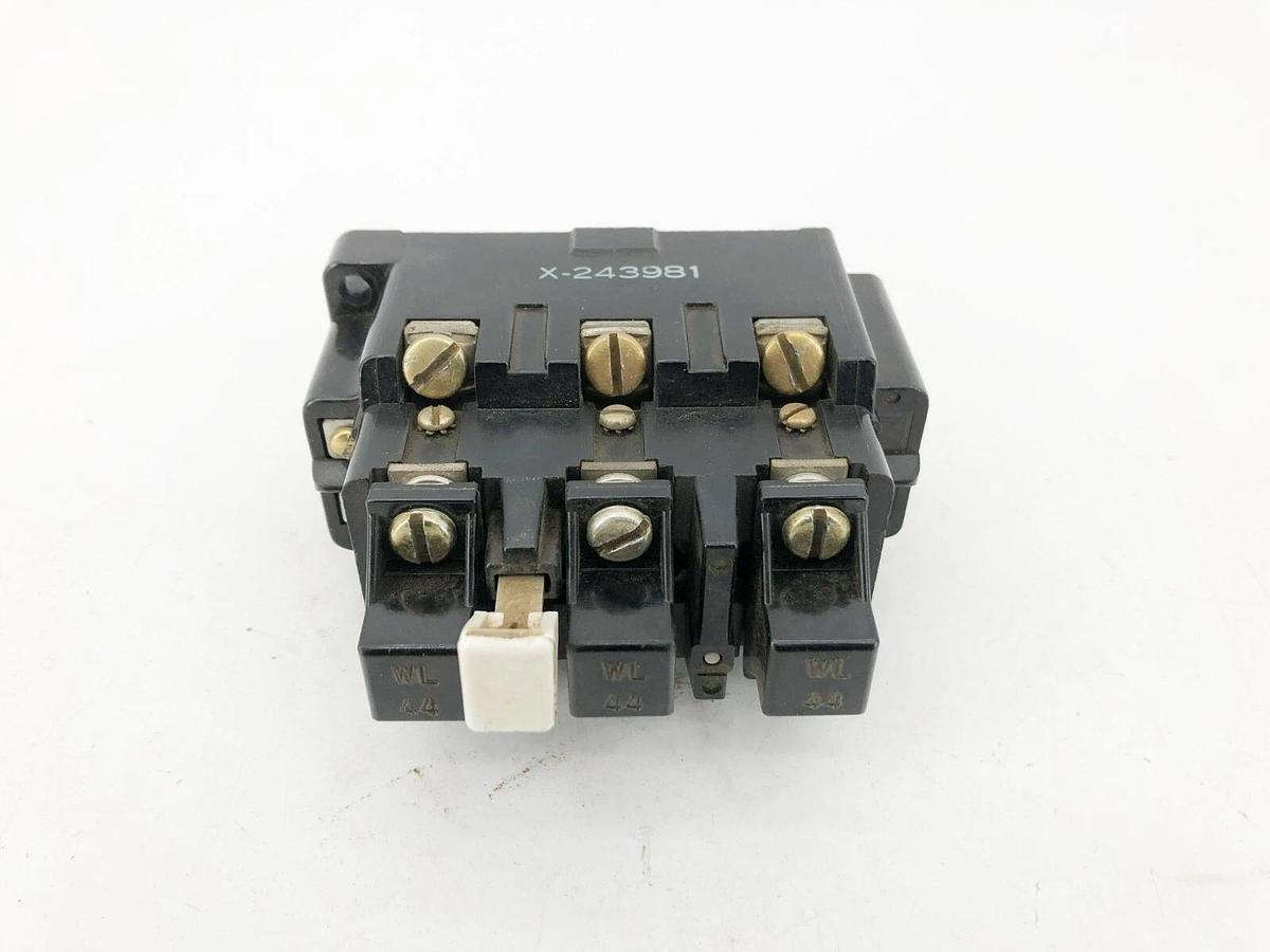 Used Allen Bradley X-243981 Overload Relay 600VAC W/ WL44 Heater Elements