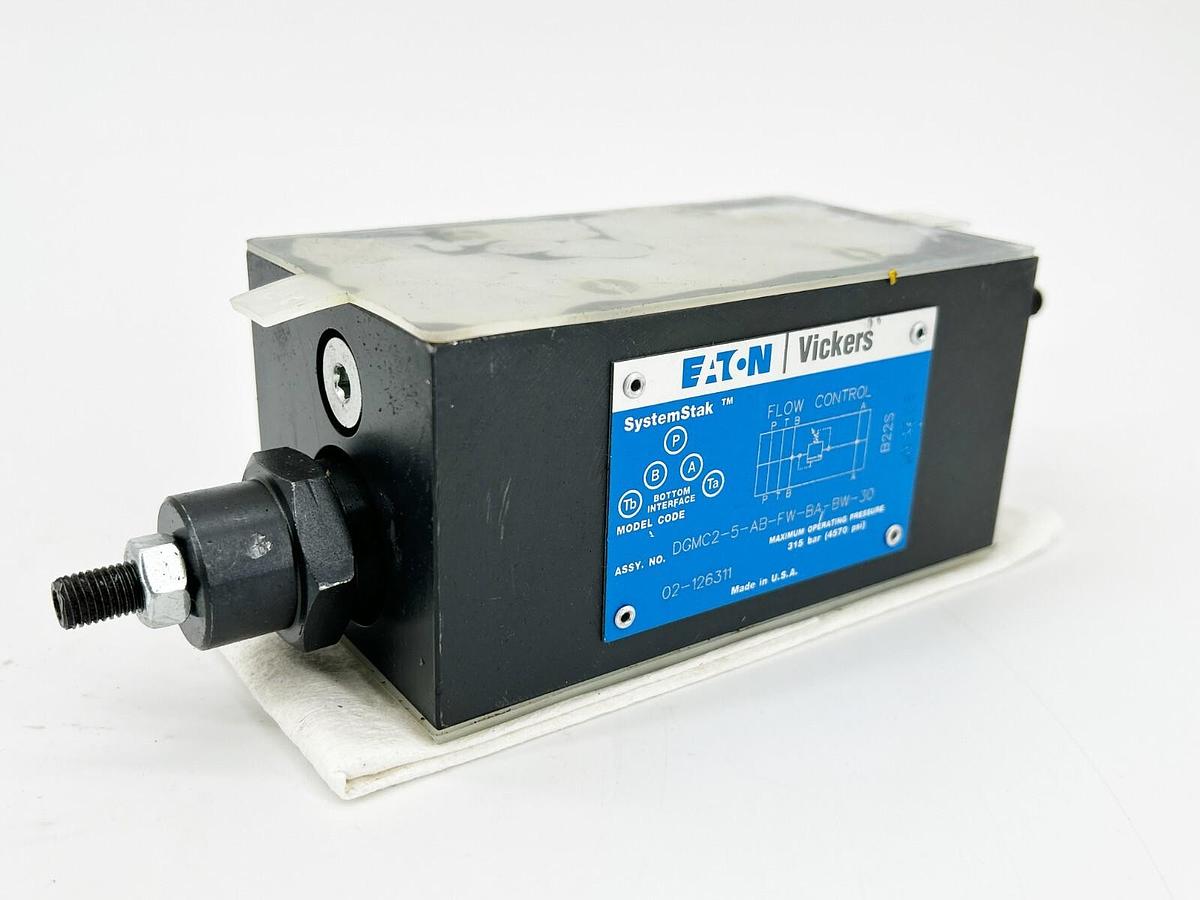 New Eaton Vickers DGMC2-5-AB-FW-BA-BW-30 Flow Control Valve 02-126311 - No Box