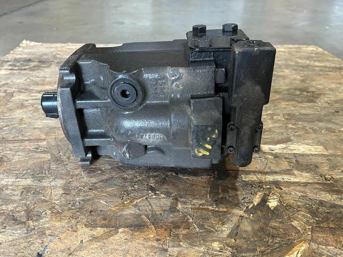 New Danfoss 83026701 JRLS75CPC14NNNNN3K4-NEA2NNNNJJJ Hydraulic Pump