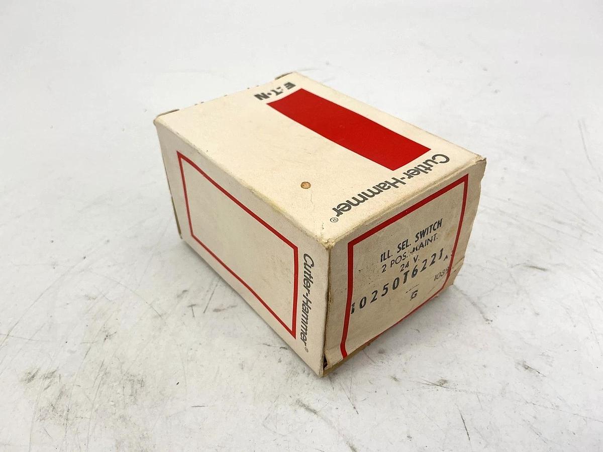 New Eaton Cutler-Hammer 10250T6221 Illum. Selector Switch 2Pos Maintained 24V
