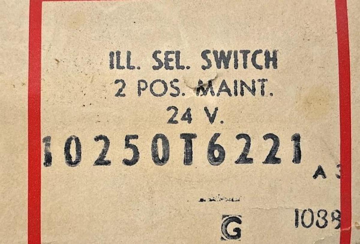 New Eaton Cutler-Hammer 10250T6221 Illum. Selector Switch 2Pos Maintained 24V