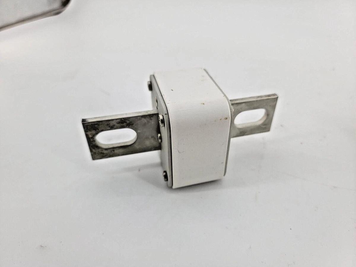 New Bussmann 170M6713 High Speed Fuse 900A 690VAC