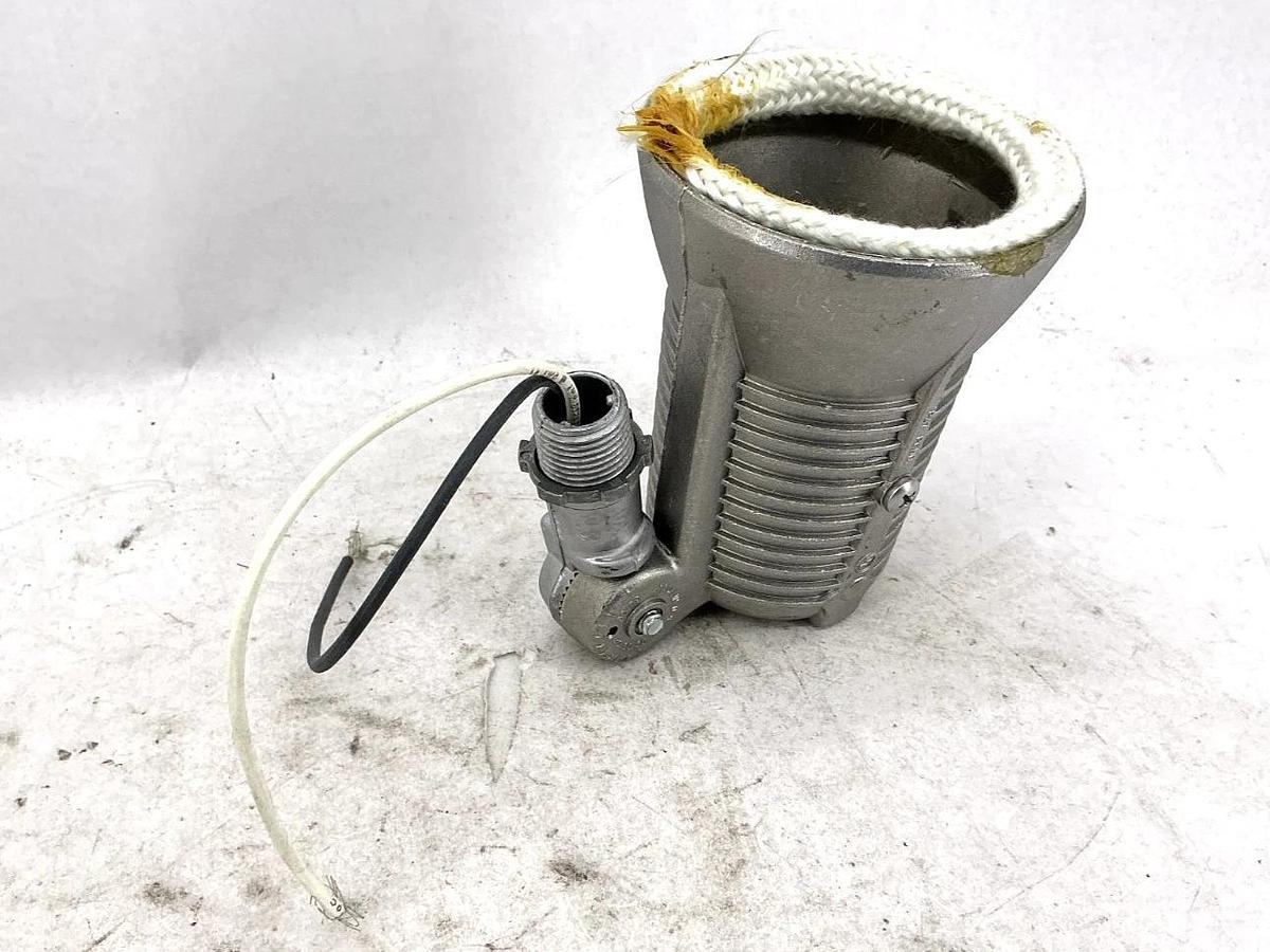 Box of 2 New Stonco CLD1500 PAR 38 Lamp Holder Medium Base 2-Wire 660V