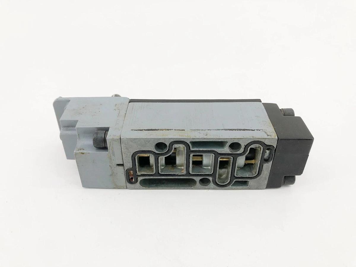 Used Schrader Bellows L7452410119 Pneumatic Valve 100psi - No Coil