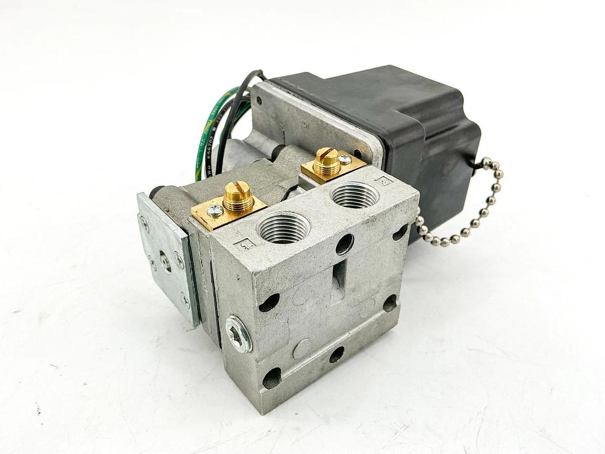 New Parker CCJ1S37B01 3/8" Solenoid Valve 120VAC