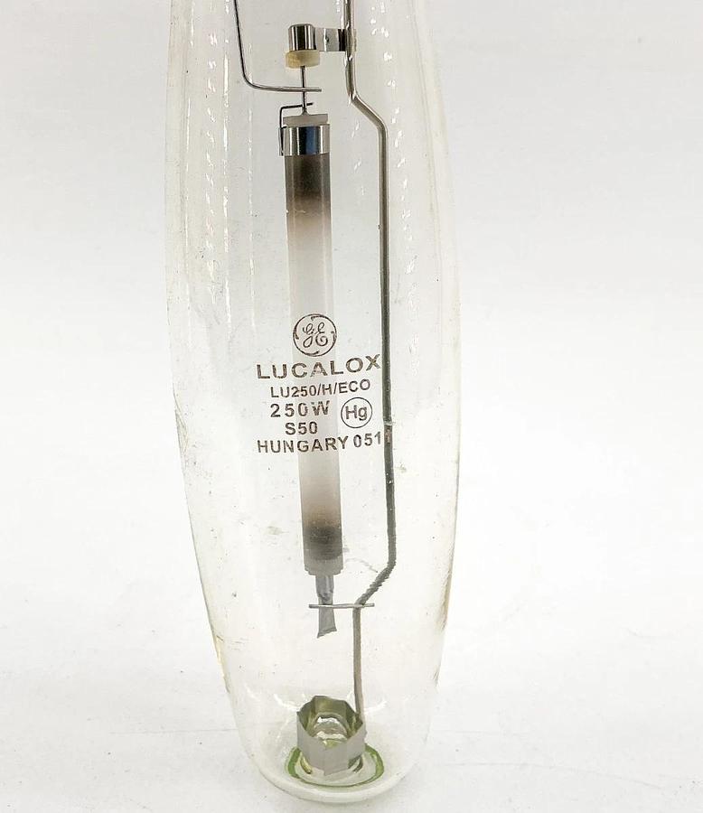 New Lot of 2 General Electric LU250/H/ECO Lucalox lamp 250W