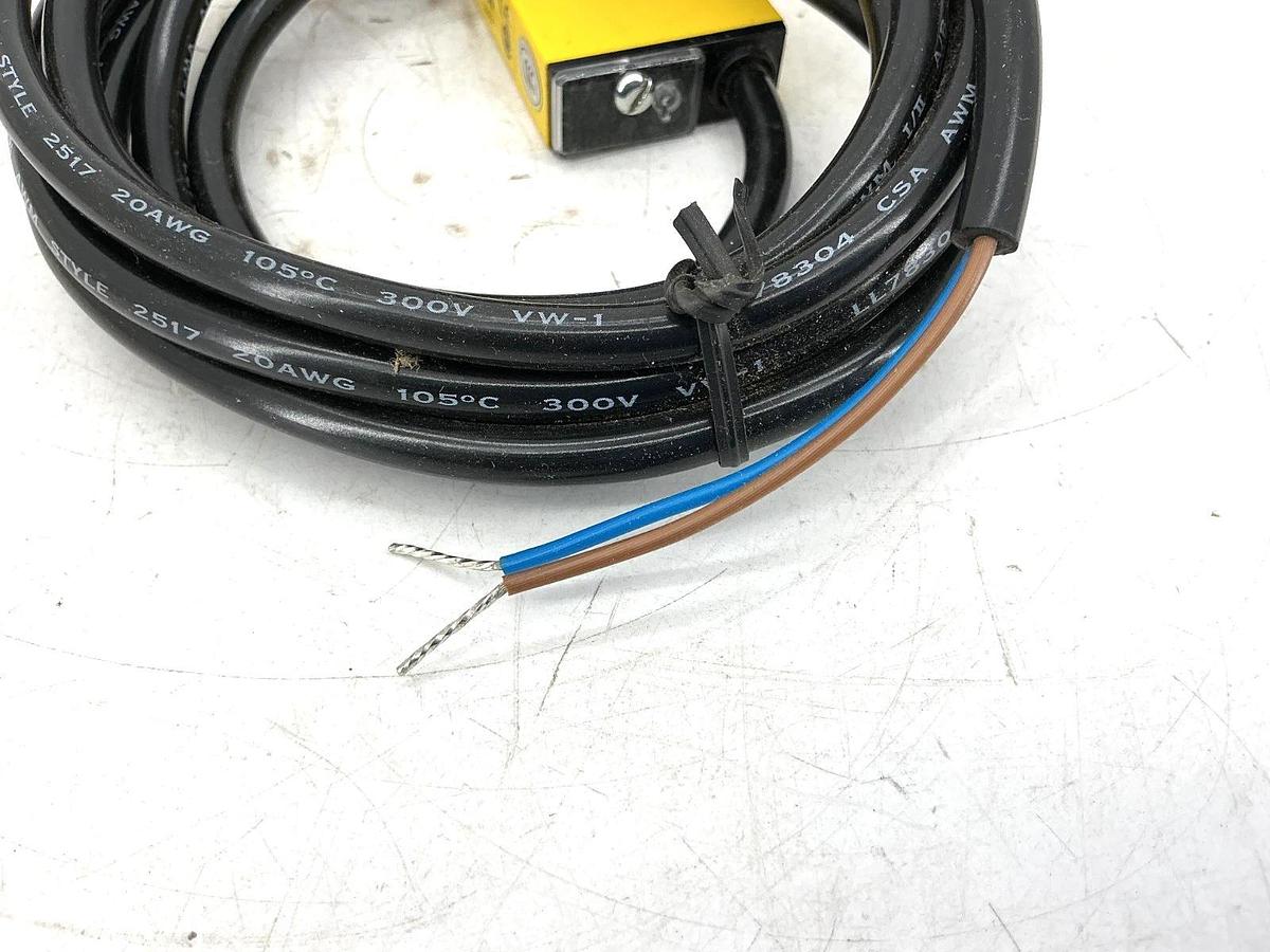 New Banner Engineering SM2A312FP1 Photoelectric Sensor 24-240VAC 63750 - No Box