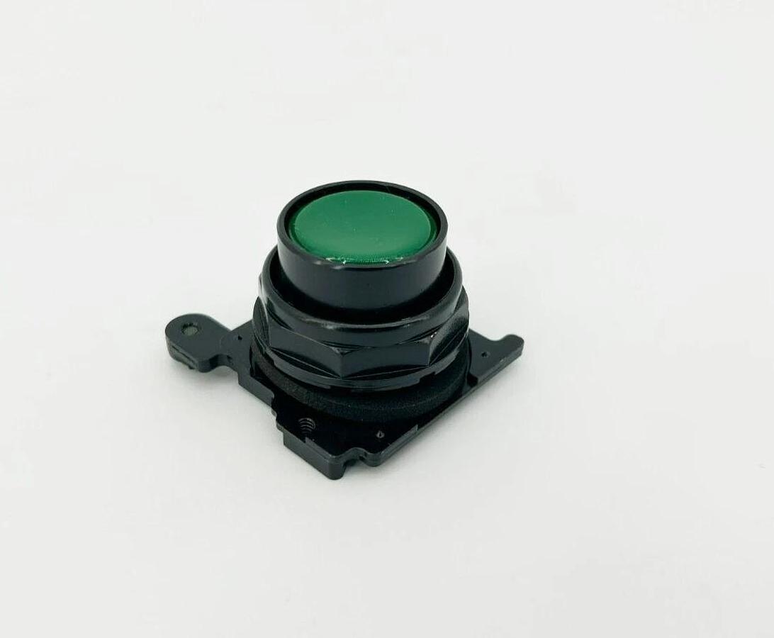 New Eaton Cutler Hammer E34PB3 Corrosion Resistant Green Push Button - No Box