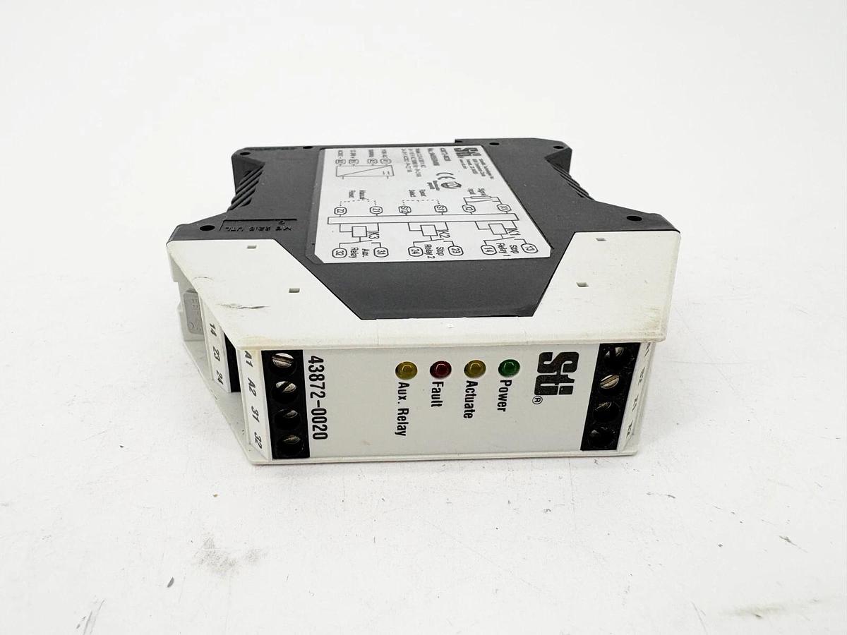 New STi 43872-0020 Model SCC-1DN-1224 Safety Control Relay 120VAC or 24V