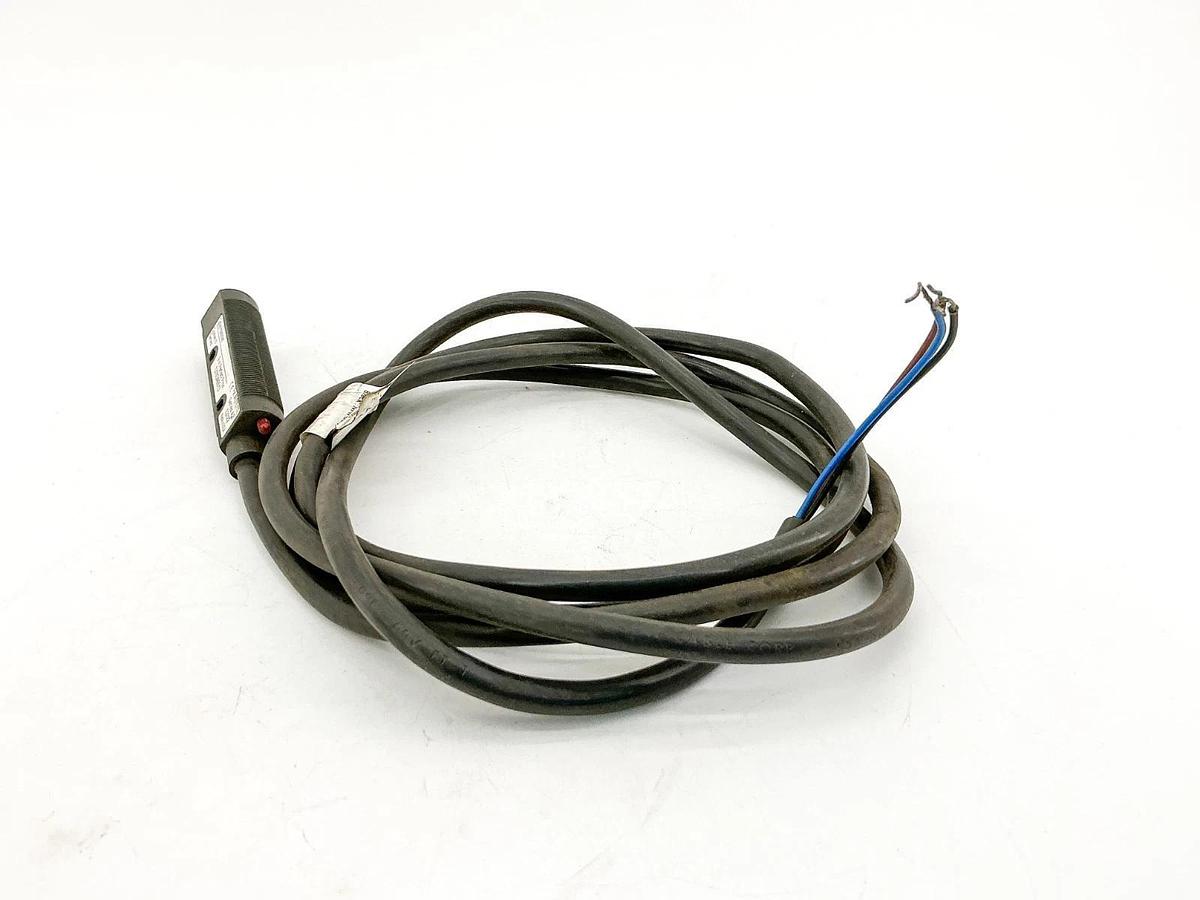 Used Cutler Hammer 13103A6513 Photoelectric Sensor 9" Range 20-264VAC 15-30VDC