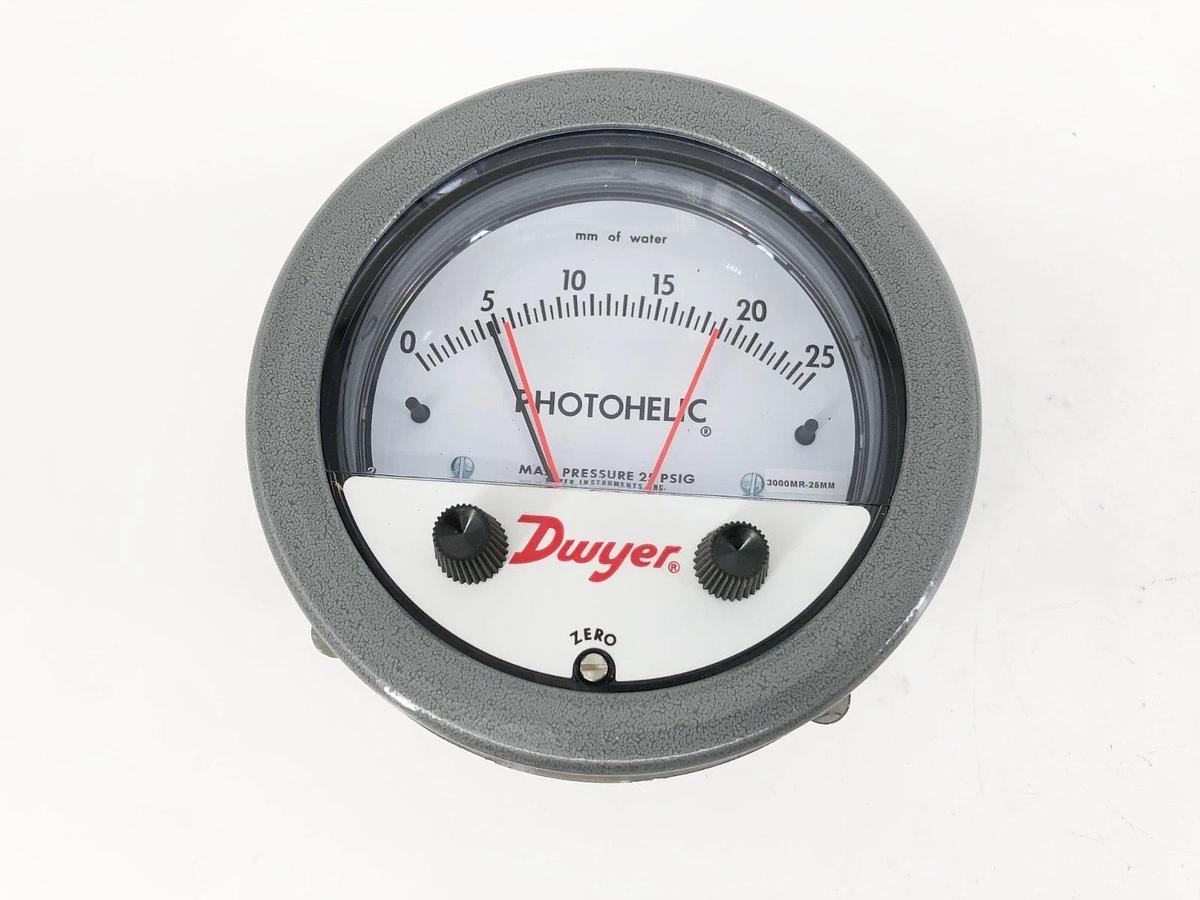 New Dwyer 3000MR-25MM Photohelic Pressure Gauge 25mm-H2O 1/8" NPTF 102923-00