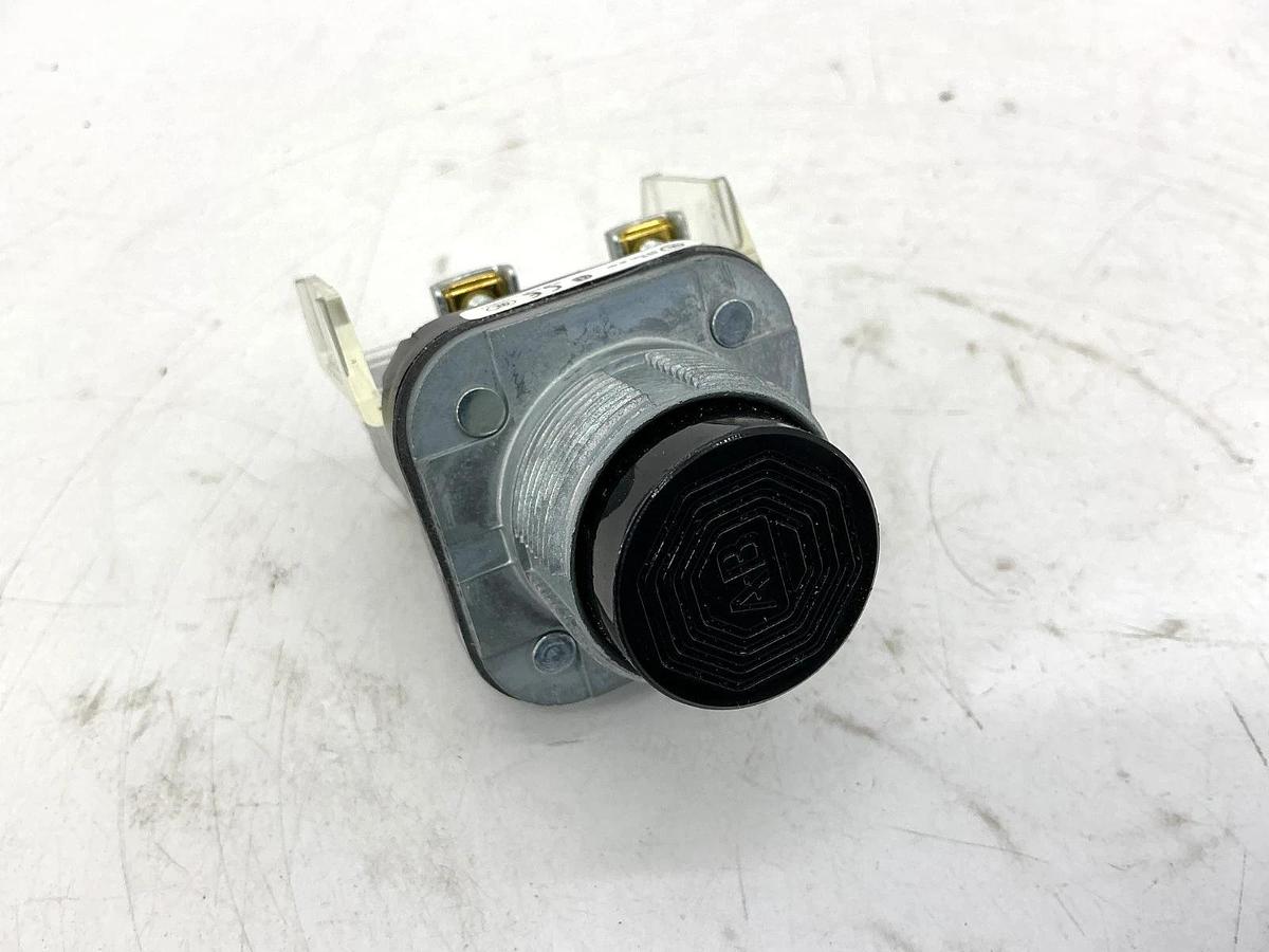 New Allen Bradley 800T-B2D2 Ser T Momentary Push Button 30mm Black 1NC