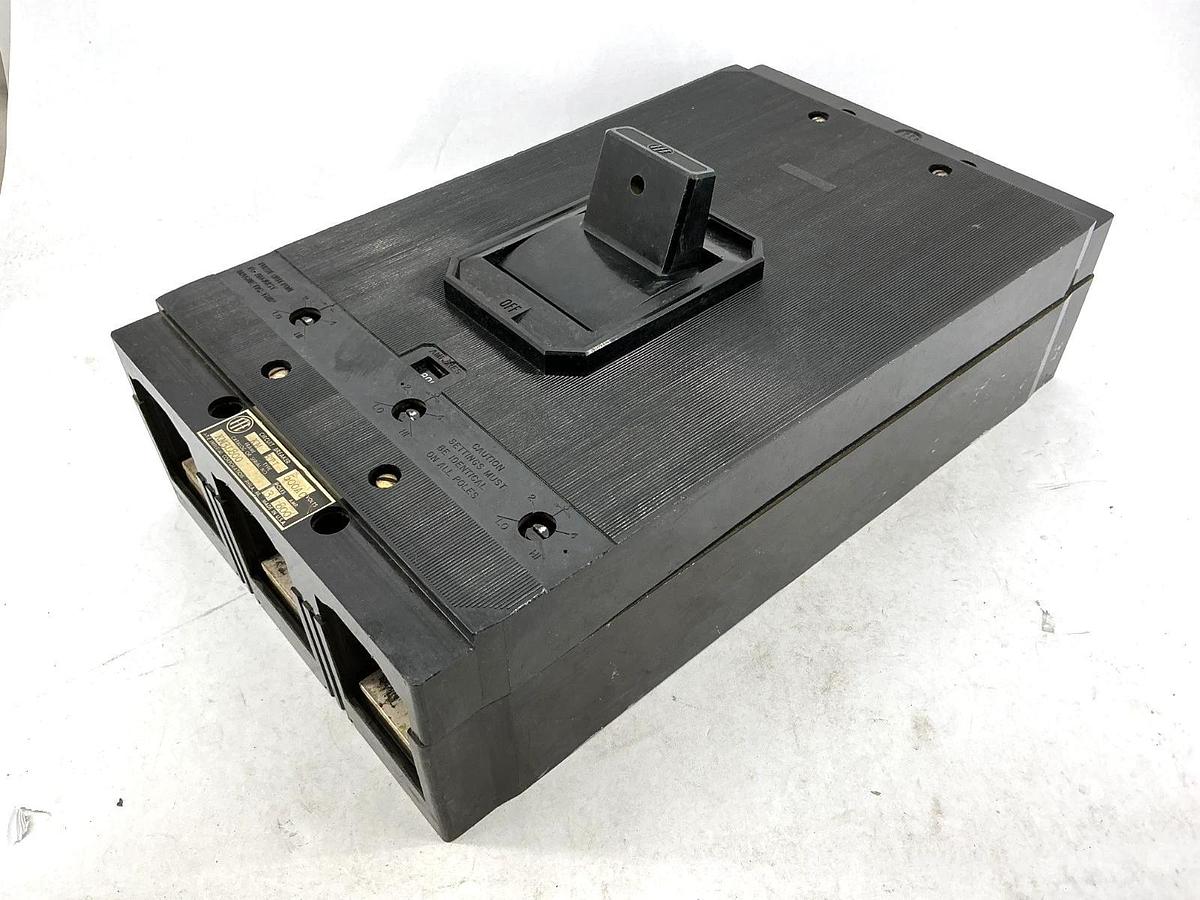 Used ITE KM3L800 Circuit Breaker 3-Pole 3-Phase 800A 600VAC