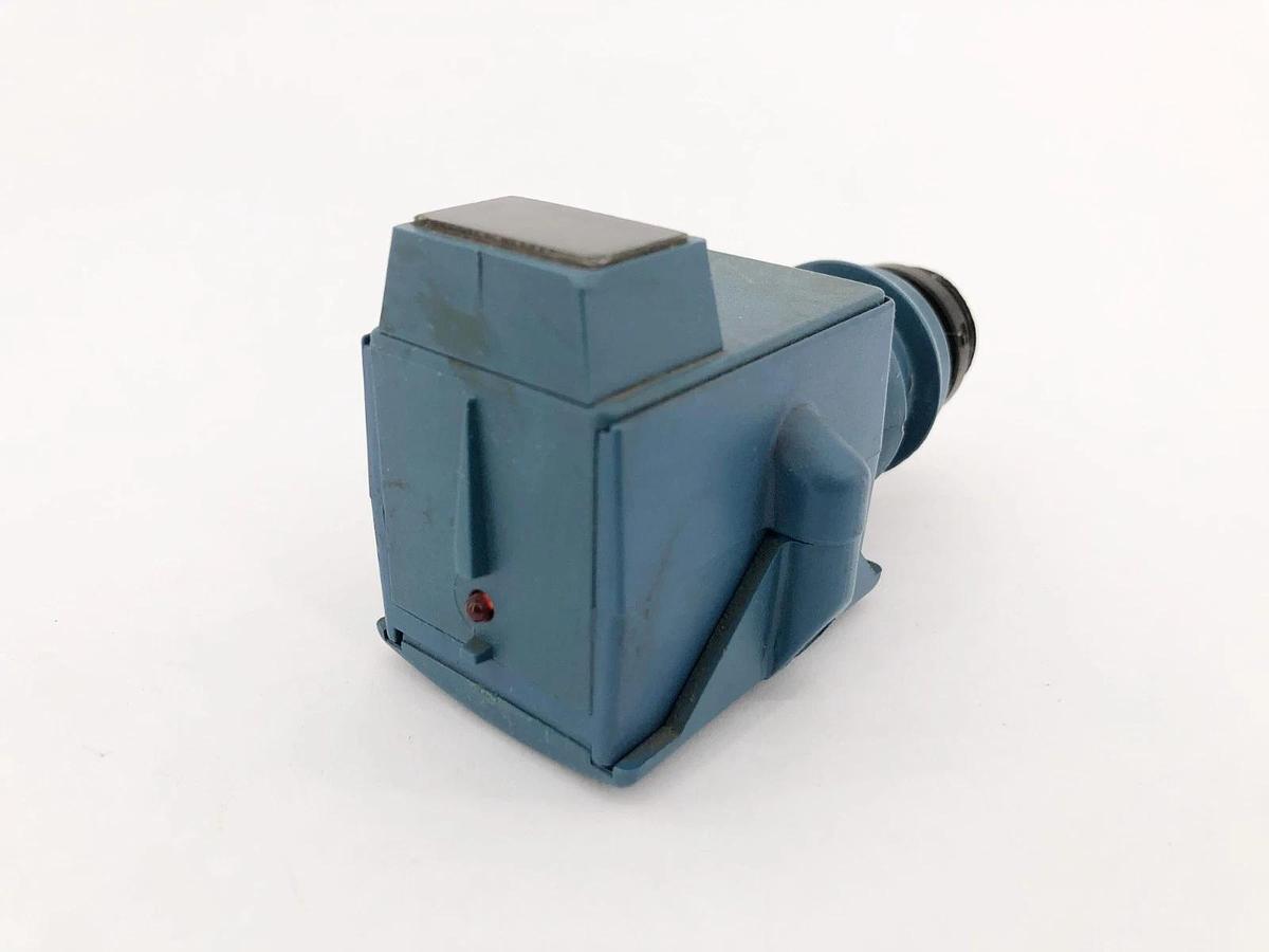 Used Eaton Cutler-Hammer 1451B-6501 Polarized Reflex Sensor 90-132VAC Ser. B2