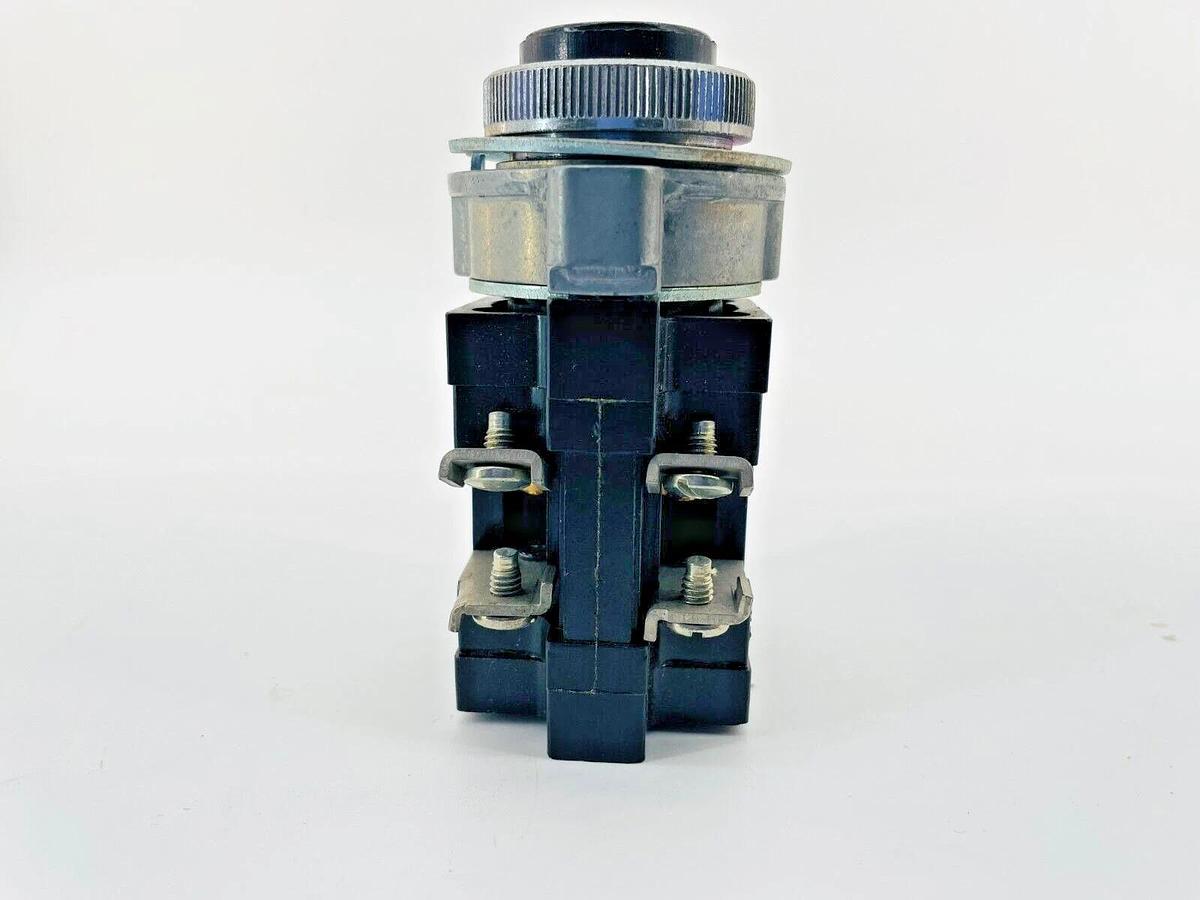 New Cutler Hammer 10250H375-48 Heavy Duty Pushbutton 600V 2NO 2NC Black