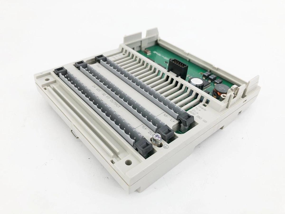 New Schneider Electric 170ADO35000 I/O Base 24VDC 32 Pt. Out TSX Momentum