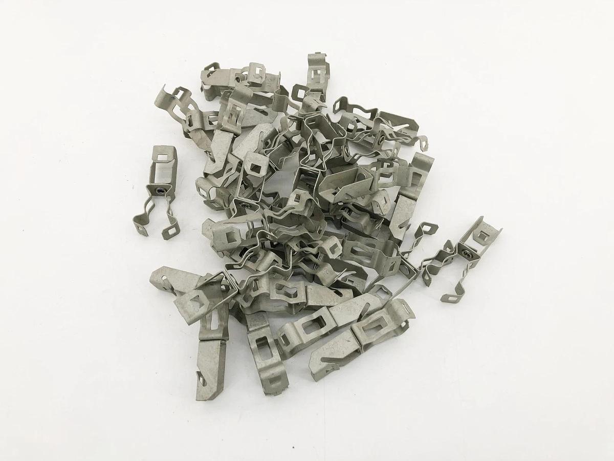 Lot of 18 New Caddy 1236M Purlin Clips 3/8" Conduit To "Z" Purlin - No Box