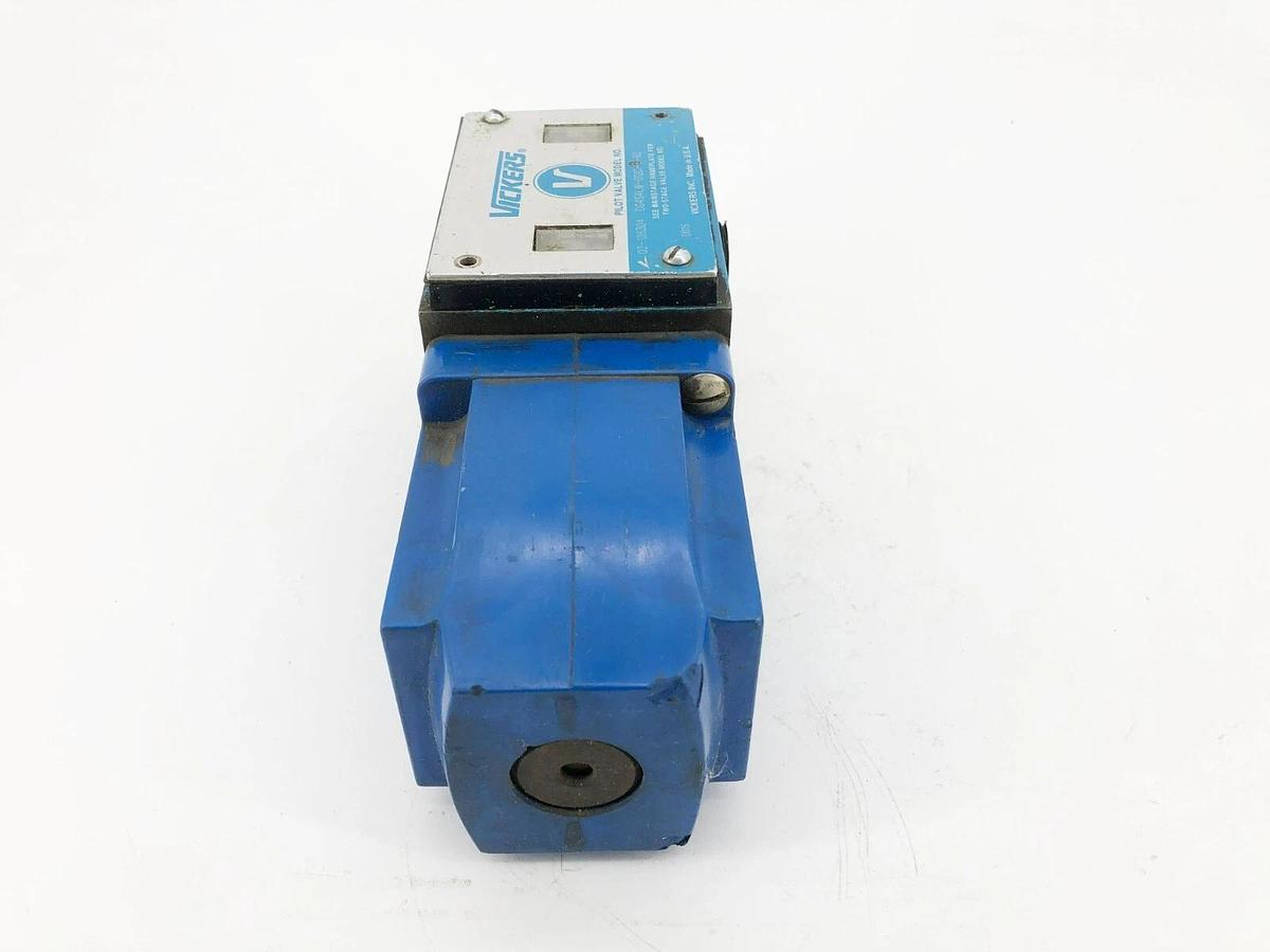Used Vickers DG4S4LW-012C-B-60 Pilot Valve 120V Coil 02-126304