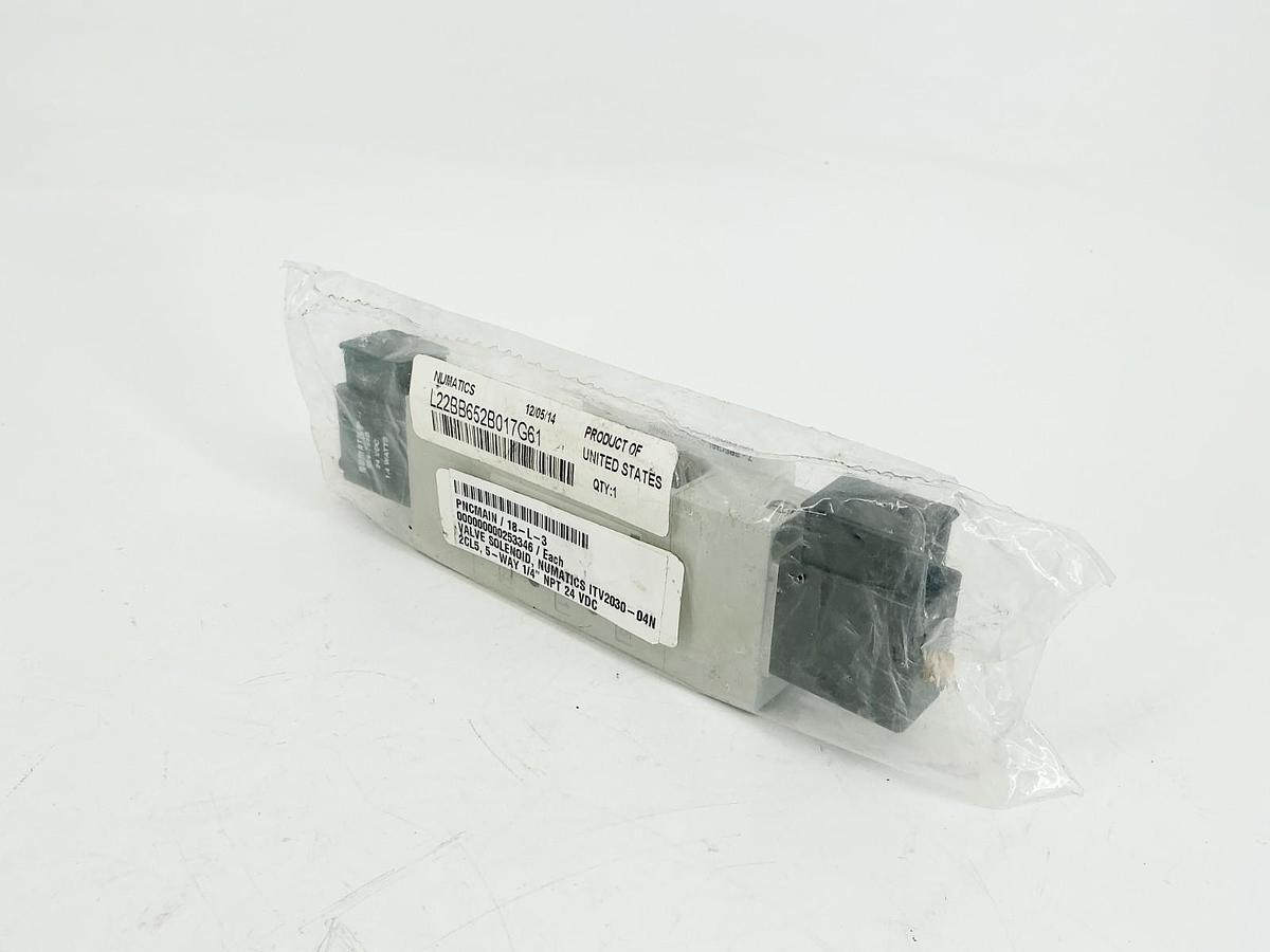 New Numatics L22BB652B017G61 Solenoid Valve 1/4" NPT 24VDC