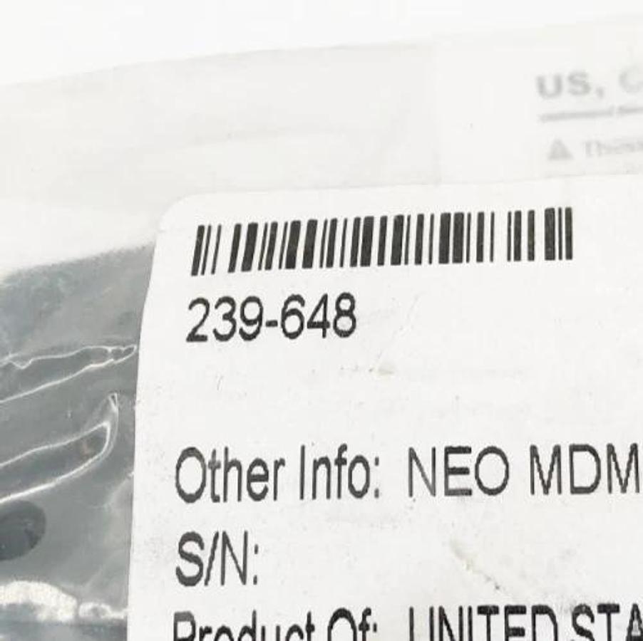 New Numatics 239-648 Manifold Block 1/2" NPT S/B Plug-In Ports